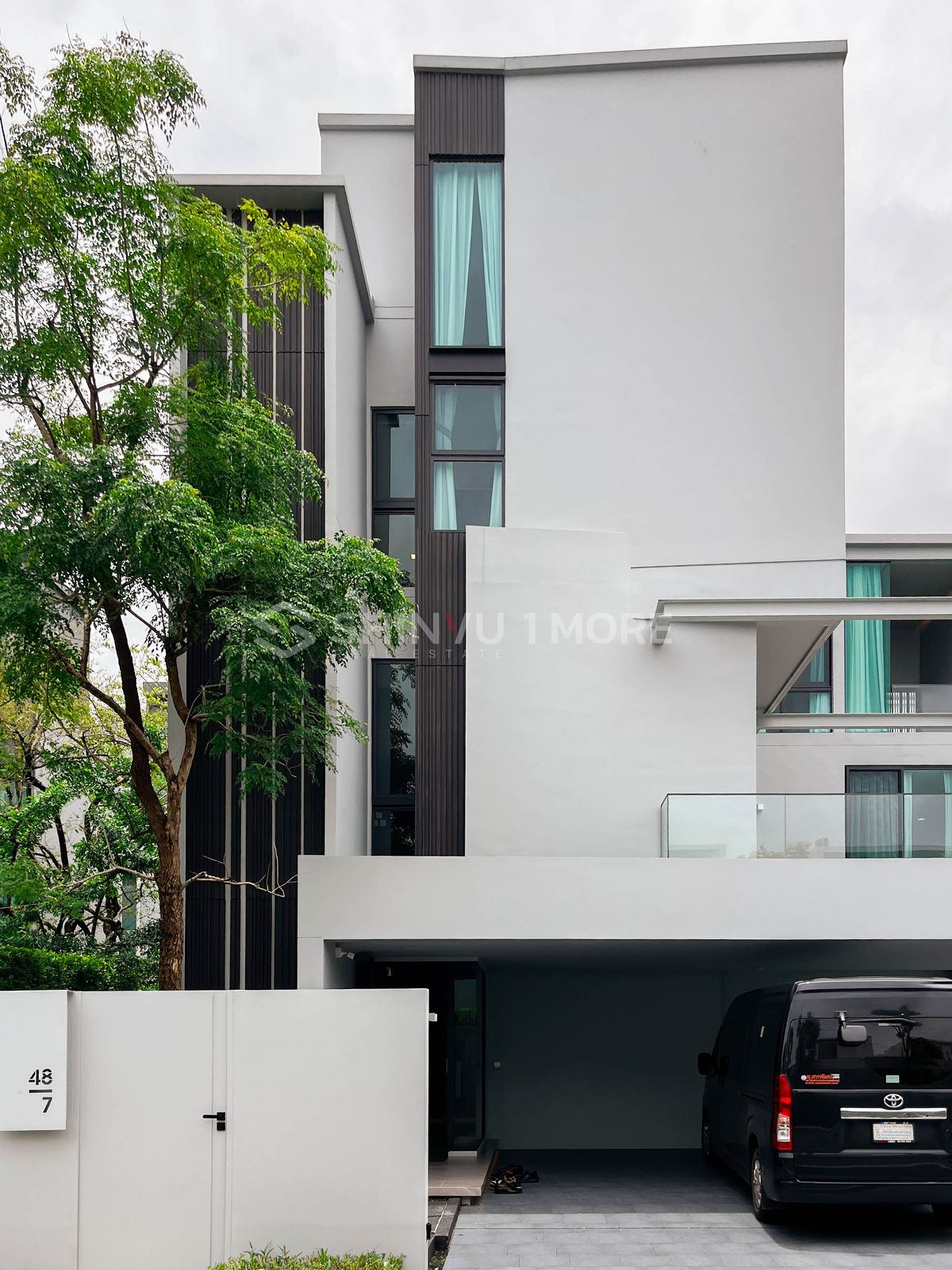 HousePattanakan, Srinakarin : House for rent, Vive Krungthep Kreetha project, rental price 350,000 baht, with sale price [Hsr250501]