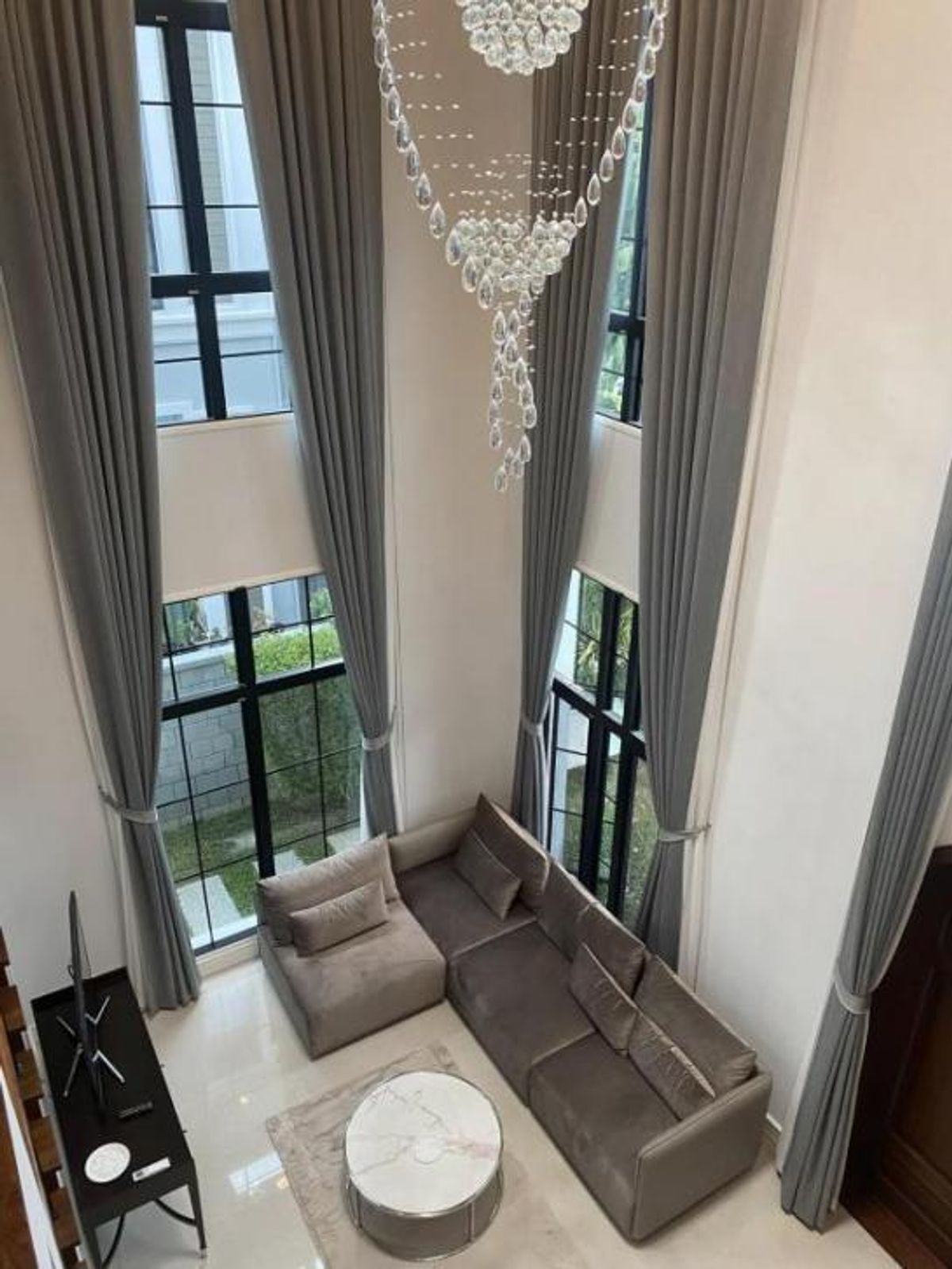 For RentHousePattanakan, Srinakarin : House for rent, Palazzo Project. Srinakarin - area 103 sq. - 4 bedrooms, 5 bathrooms, 3 parking spaces next to Paradise, Suan Luang Ror 9, next to Suan Luang BTS station.