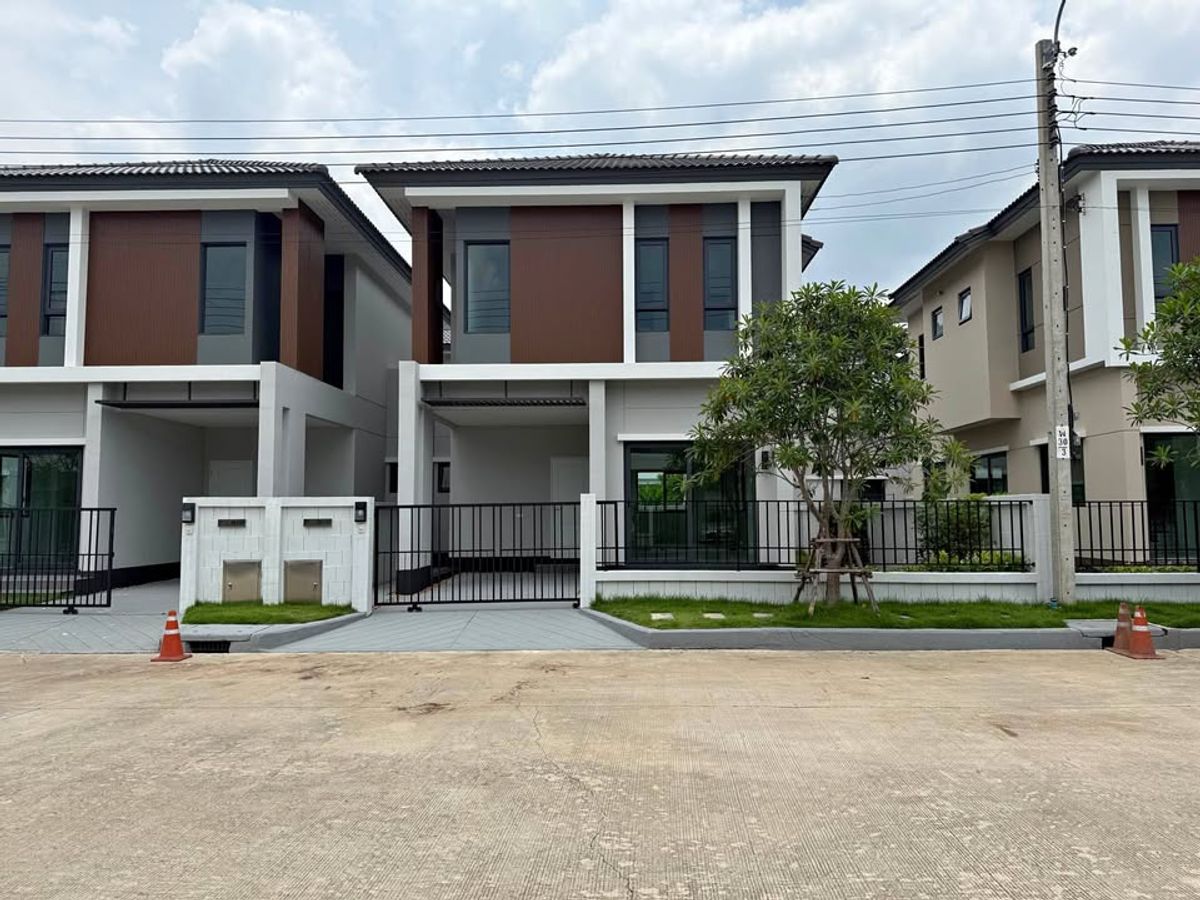 For RentHouseLadkrabang, Suwannaphum Airport : Very new house for rent. Twin house, ready to stay in Centro Onnut - Suvarnabhumi ✨