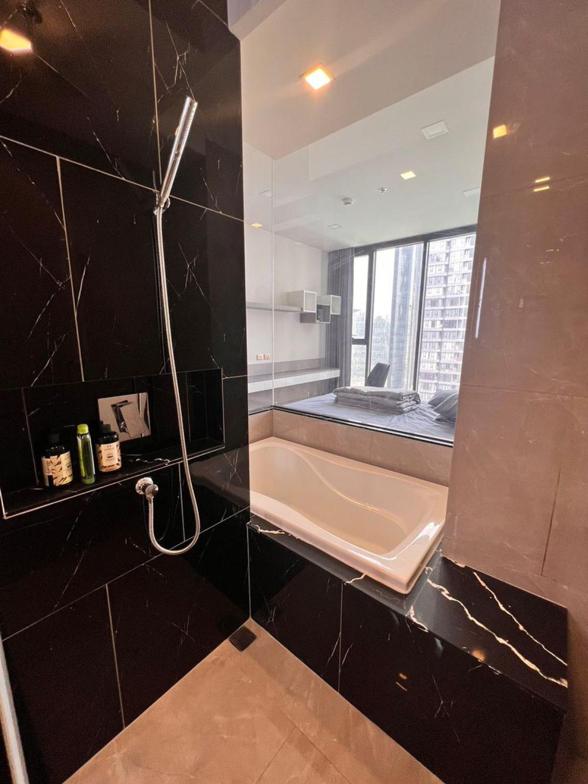 ให้เช่าคอนโดพระราม 9 เพชรบุรีตัดใหม่ RCA : One9Five Asoke - Rama9, 2 bed, 53000 per month