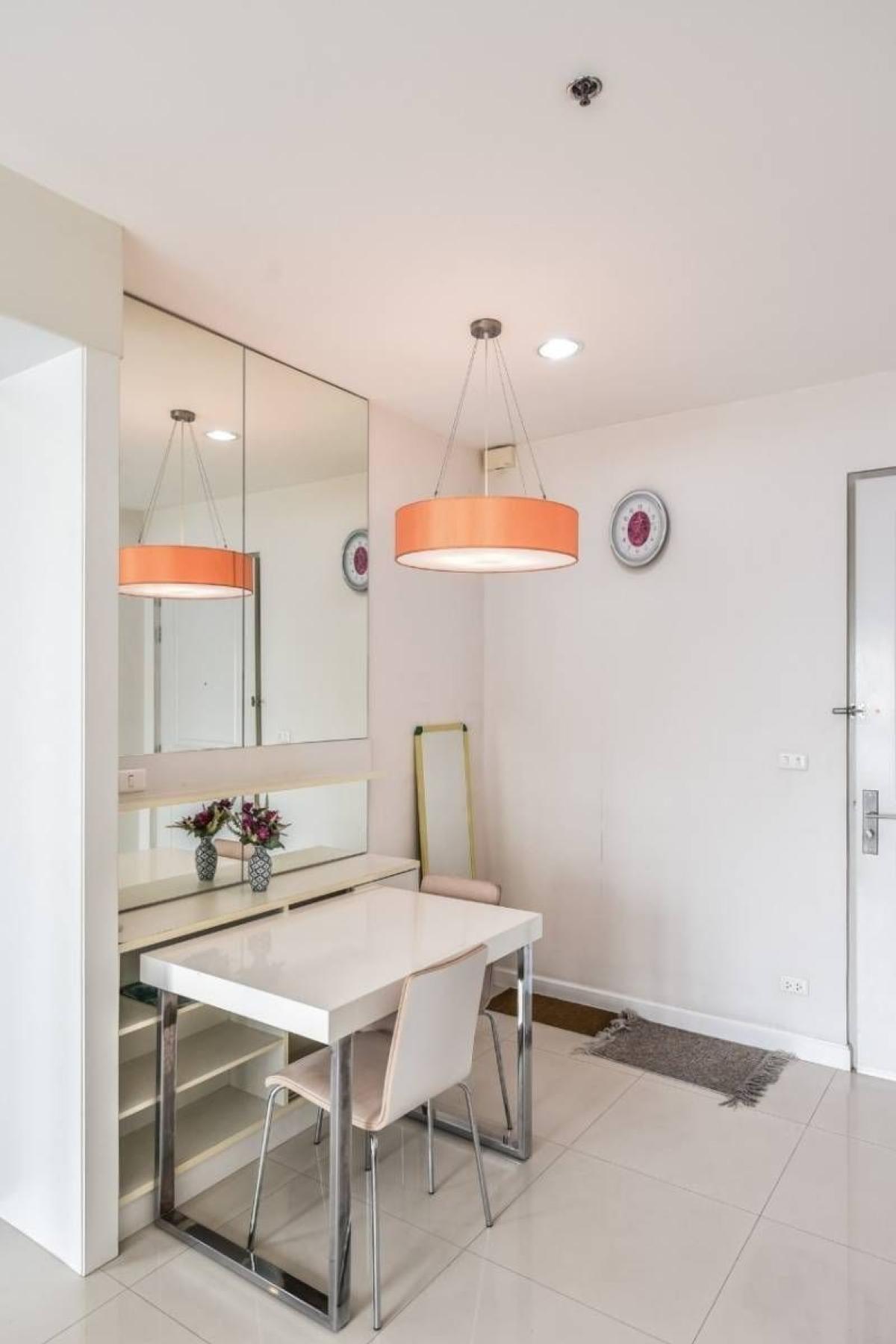 For RentCondoWongwianyai, Charoennakor : Q House Condo Sathorn, 1 bed, 20000 per month