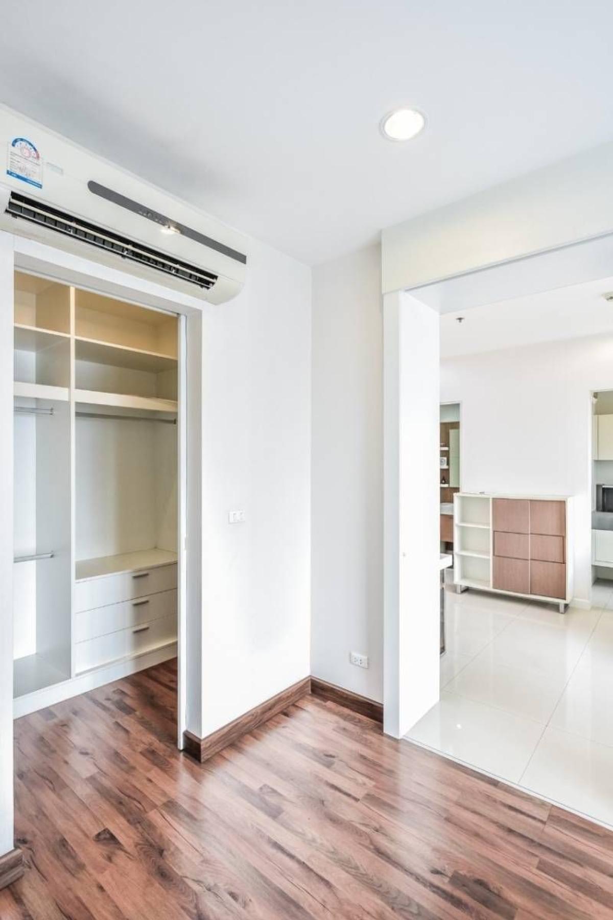 For RentCondoWongwianyai, Charoennakor : Q House Condo Sathorn, 1 bed, 20000 per month
