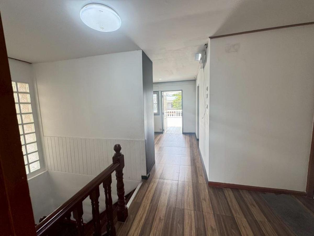 For RentHousePattanakan, Srinakarin : House for rent, ready to stay in development 53 / Home for Rent in Pattanakarn