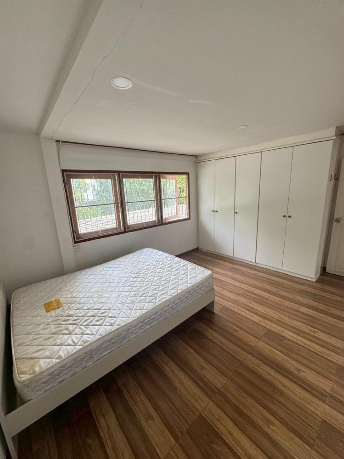 For RentHousePattanakan, Srinakarin : House for rent, ready to stay in development 53 / Home for Rent in Pattanakarn