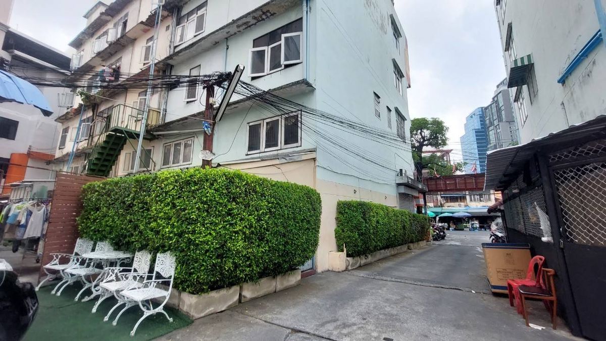 For SaleShop HouseSukhumvit, Asoke, Thonglor : Sell ​​4.5 -storey commercial building, suitable for trading Soi Ekkamai 30 (N.563)