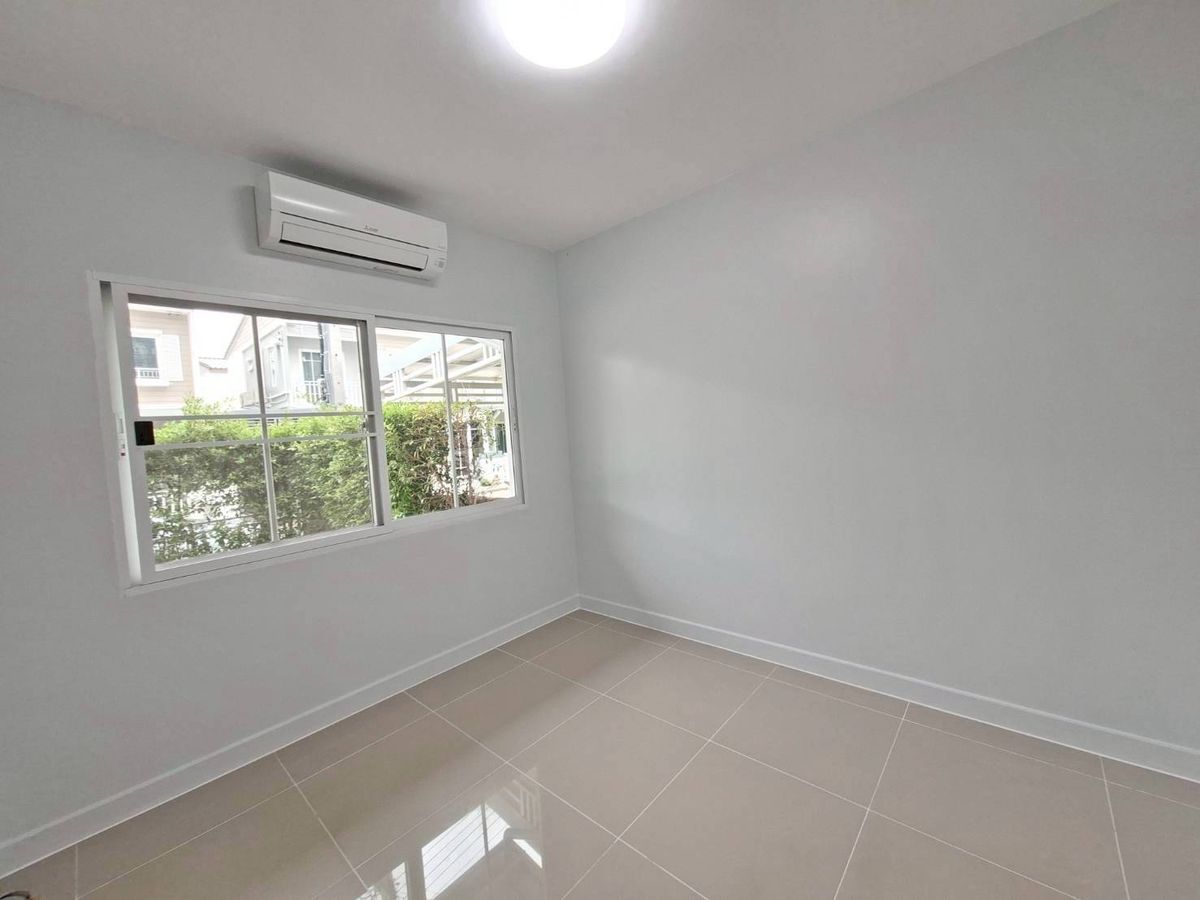 For RentSamut Prakan,Samrong : Twin house for the Village, The Village Exclusive Bang Na Km. 10, ready (N.1745)