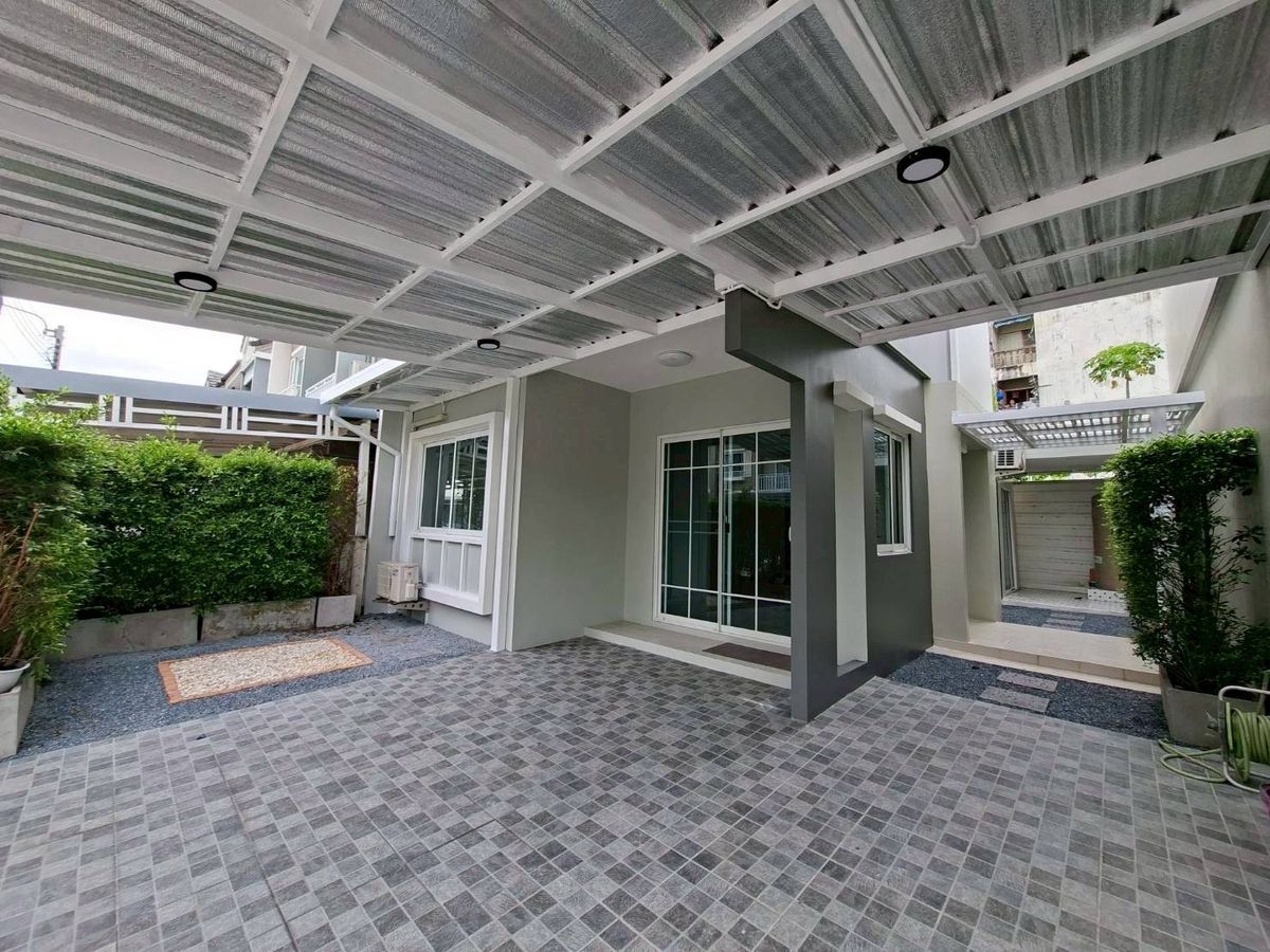 For RentSamut Prakan,Samrong : Twin house for the Village, The Village Exclusive Bang Na Km. 10, ready (N.1745)