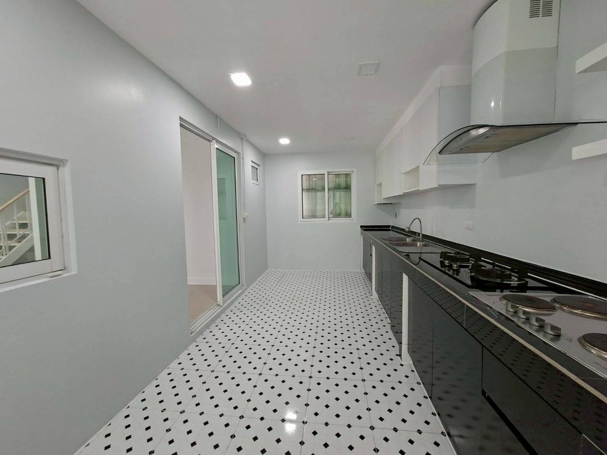 For RentSamut Prakan,Samrong : Twin house for the Village, The Village Exclusive Bang Na Km. 10, ready (N.1745)