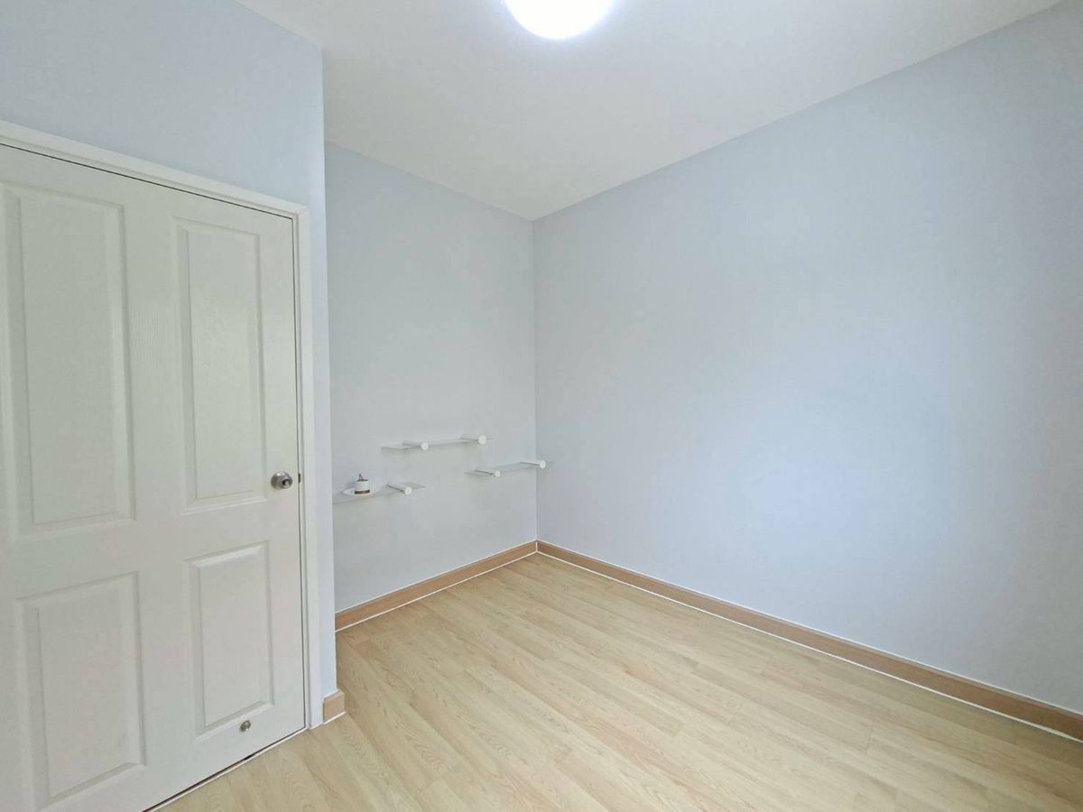 For RentSamut Prakan,Samrong : Twin house for the Village, The Village Exclusive Bang Na Km. 10, ready (N.1745)