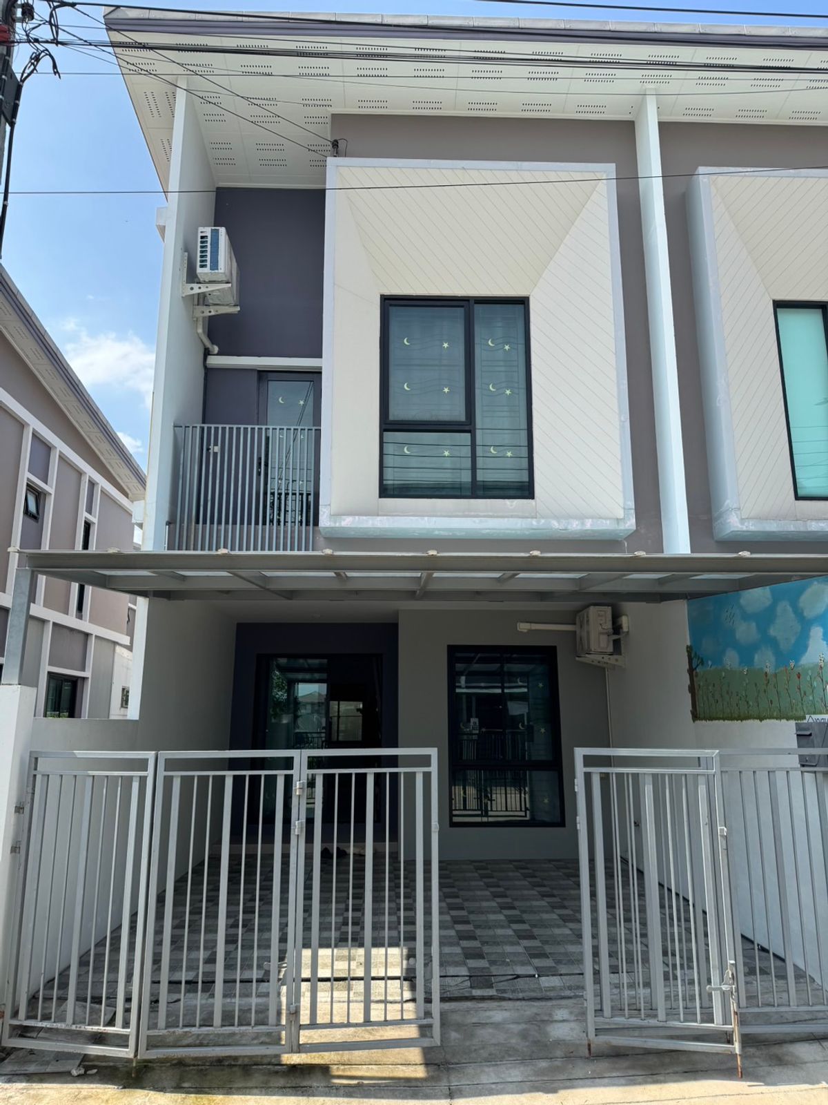 ขายทาวน์โฮมลาดกระบัง สุวรรณภูมิ : ขายบ้าน  หมู่บ้านไทม์โฮม 2 ชั้น  ซอย 12 หลังมุม