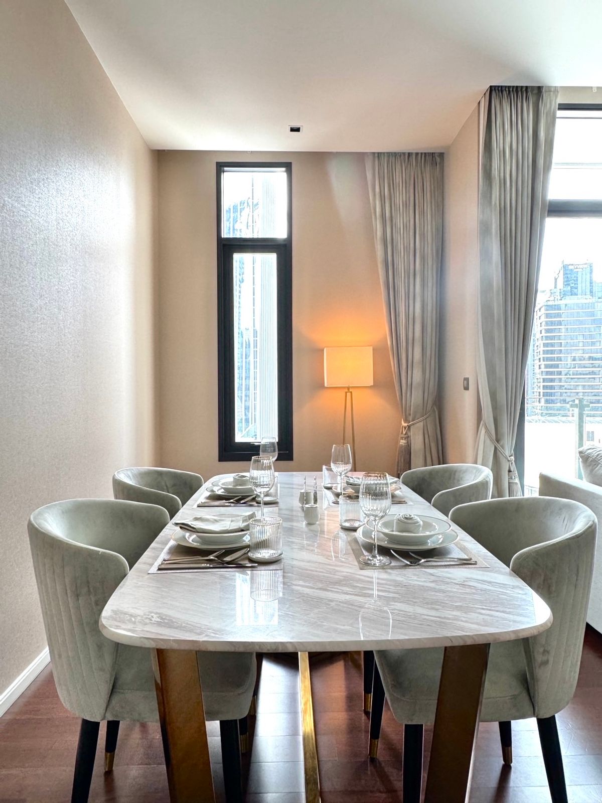 For RentCondoSukhumvit, Asoke, Thonglor : ✨ For Rent: The Diplomat 39 – A luxury condominium in the heart of Sukhumvit 39. Featuring 2 bedrooms, newly renovated, fully furnished, with stunning high-floor city views. located near BTS Phrom Phong, EmQuartier, Emporium, and Benjasiri Park 🌳