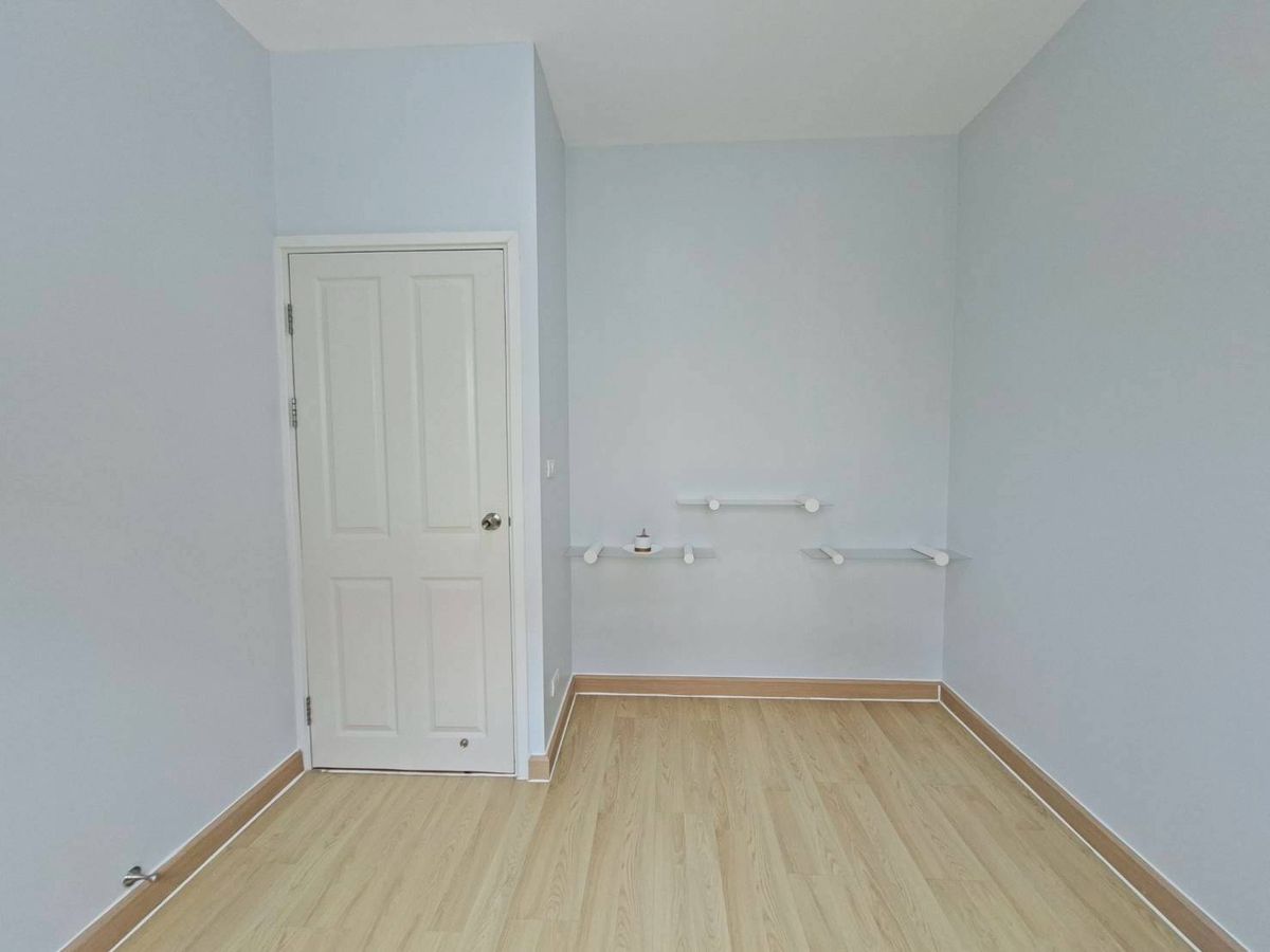 For RentSamut Prakan,Samrong : Twin house for the Village, The Village Exclusive Bang Na Km. 10, ready (N.1745)