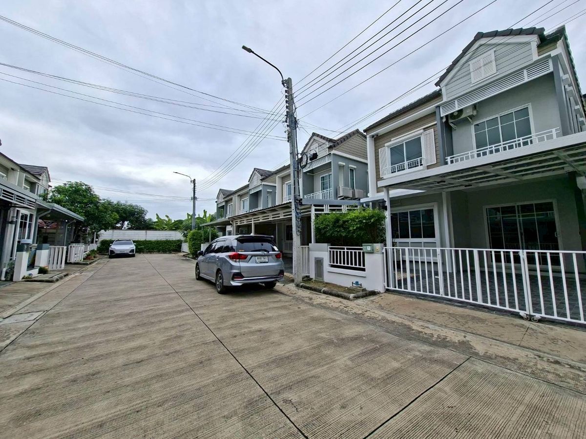 For RentSamut Prakan,Samrong : Twin house for the Village, The Village Exclusive Bang Na Km. 10, ready (N.1745)
