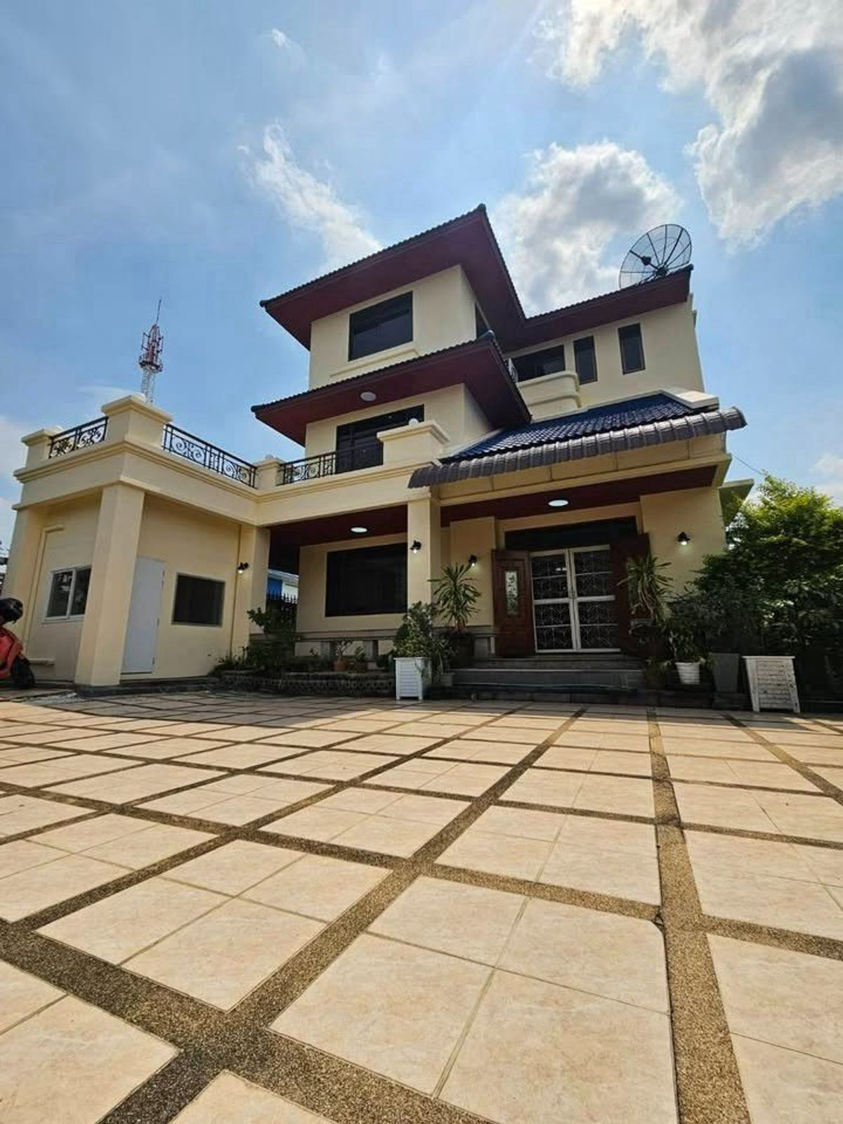 HouseLadprao101, Happy Land, The Mall Bang Kapi : For rent / selling single house, 6 bedrooms, Lat Phrao area, Soi Lat Phrao 93, 3 -story house