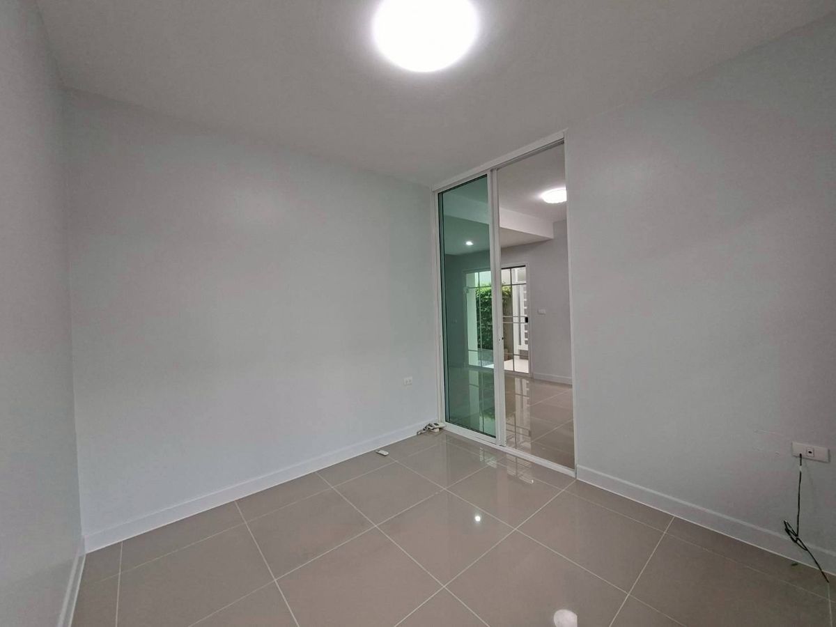 For RentSamut Prakan,Samrong : Twin house for the Village, The Village Exclusive Bang Na Km. 10, ready (N.1745)