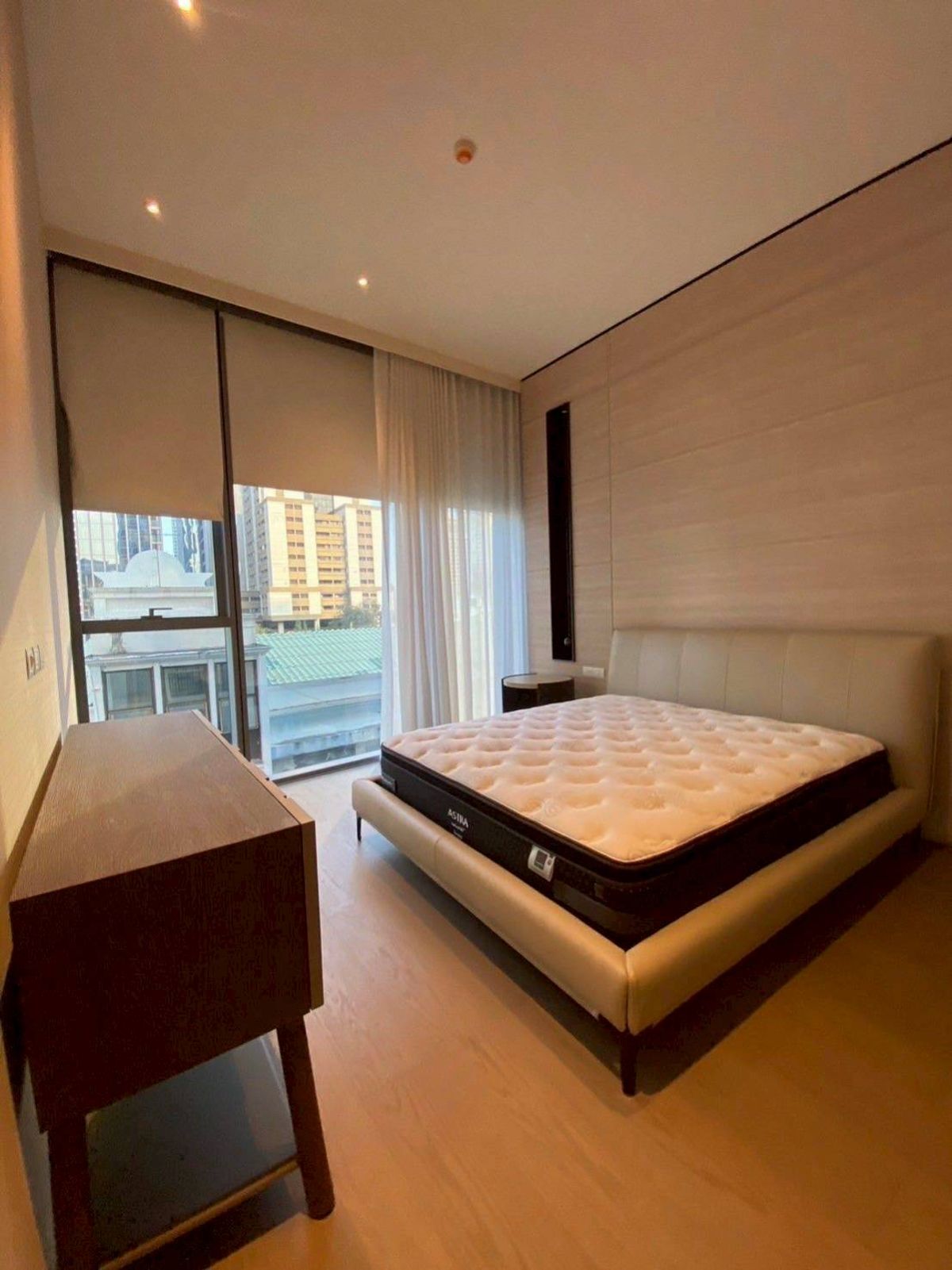 ให้เช่าคอนโดวิทยุ ชิดลม หลังสวน :  ♢ Modern Luxury ♢ ชั้น 05+ 83.61 ตร.ม. 1 ห้องนอน | ใกล้ Mercury Tower 110 ม., โรงเรียนมาแตร์เดอี 110 ม., Central ชิดลม 220 ม., BTS สถานีชิดลม 250 ม.