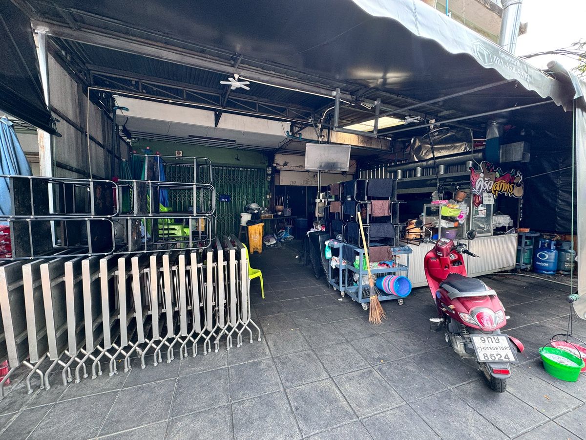 For SaleShop HouseSukhumvit, Asoke, Thonglor : Sell ​​4.5 -storey commercial building, suitable for trading Soi Ekkamai 30 (N.563)