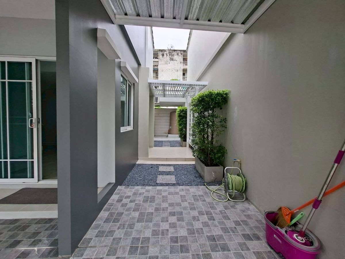 For RentSamut Prakan,Samrong : Twin house for the Village, The Village Exclusive Bang Na Km. 10, ready (N.1745)