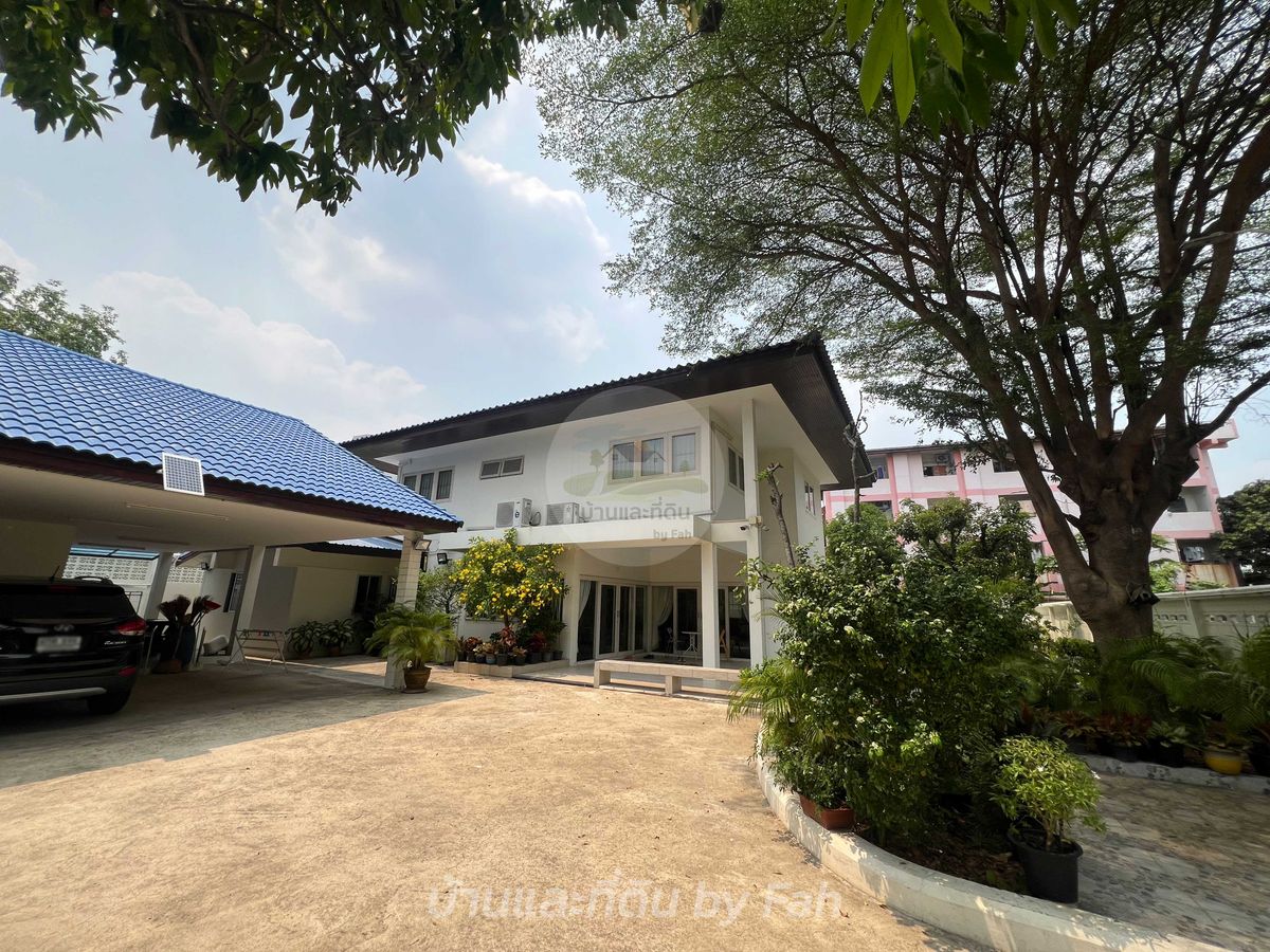 ขายบ้านพัฒนาการ ศรีนครินทร์ : ขาย บ้านเดี่ยวสไตล์ยุค80 รีโนเวทใหม่ ใกล้สวนหลวงร.9  ขนาด 229 ตรว. หมู่บ้านเสรีวิลล่า 