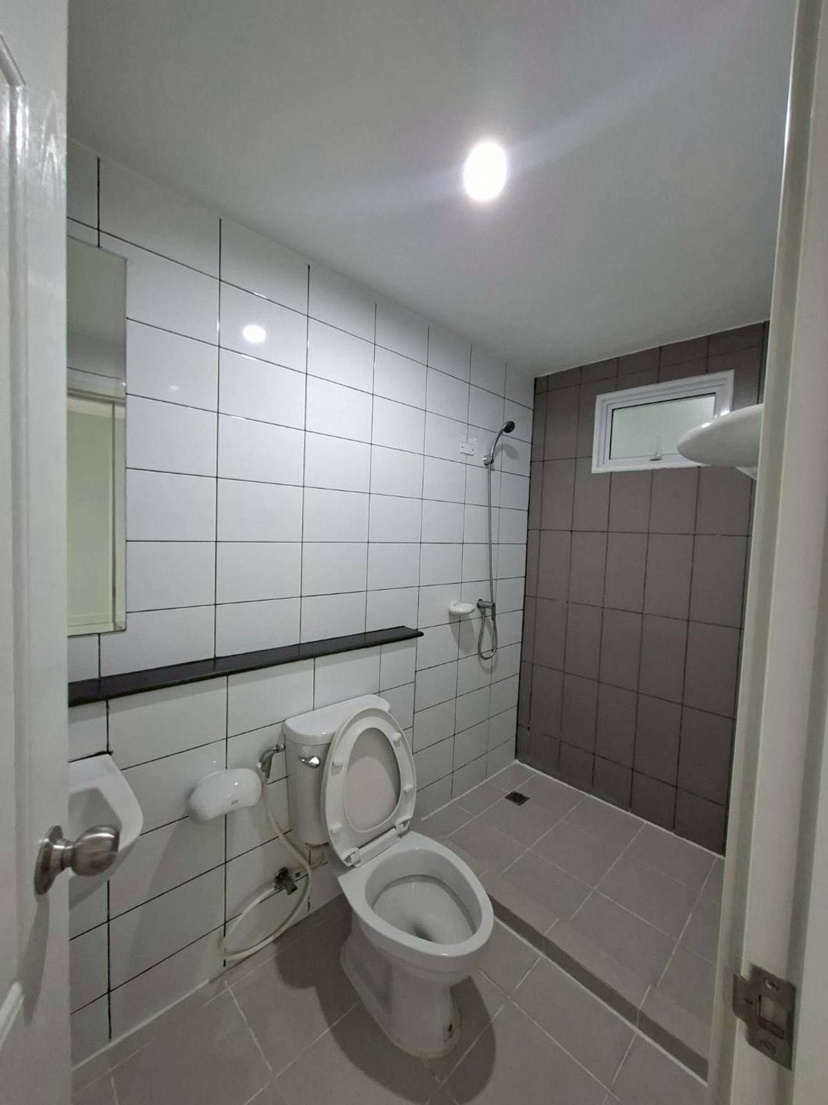 For RentSamut Prakan,Samrong : Twin house for the Village, The Village Exclusive Bang Na Km. 10, ready (N.1745)