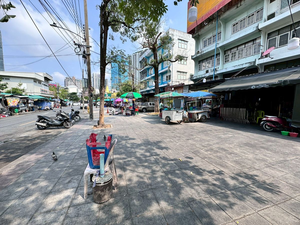 For SaleShop HouseSukhumvit, Asoke, Thonglor : Sell ​​4.5 -storey commercial building, suitable for trading Soi Ekkamai 30 (N.563)