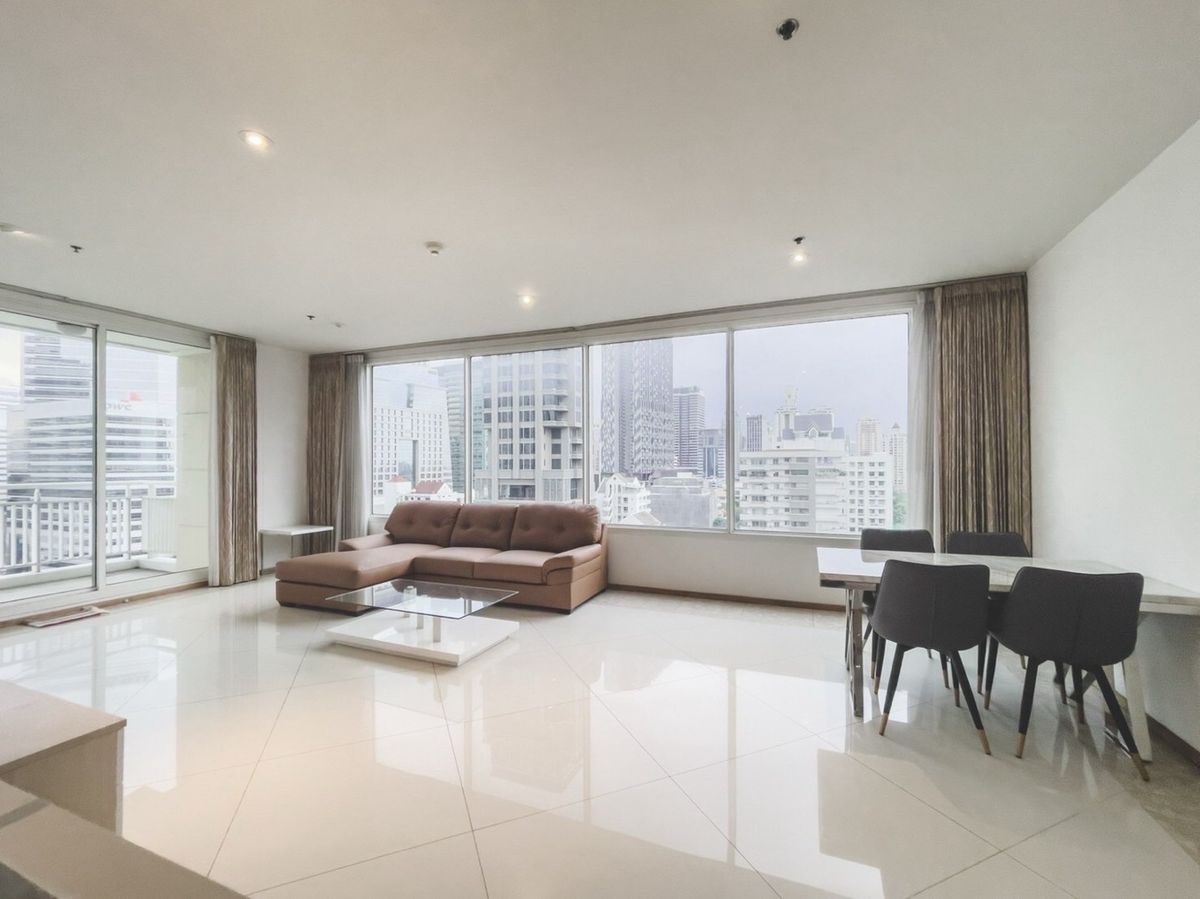 For SaleCondoSathorn, Narathiwat : ✨ 👍Available 31 July 2025
For rent 2 bedrooms big size near BTS Chong Nonsi