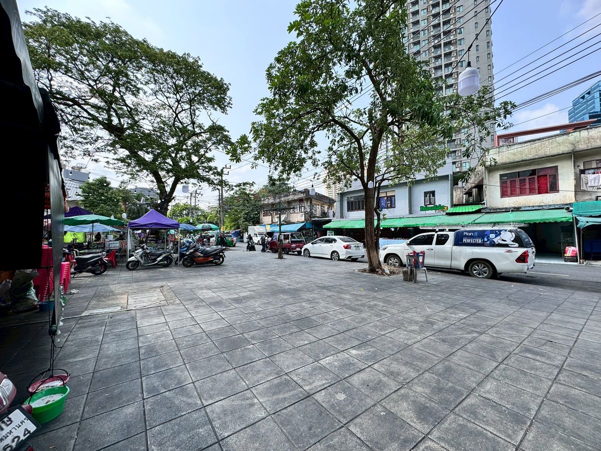 For SaleShop HouseSukhumvit, Asoke, Thonglor : Sell ​​4.5 -storey commercial building, suitable for trading Soi Ekkamai 30 (N.563)