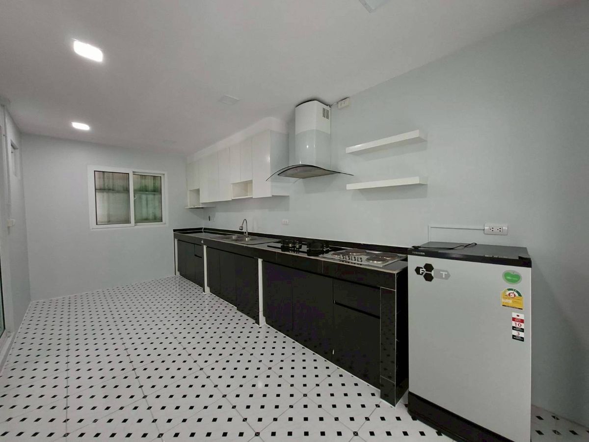 For RentSamut Prakan,Samrong : Twin house for the Village, The Village Exclusive Bang Na Km. 10, ready (N.1745)