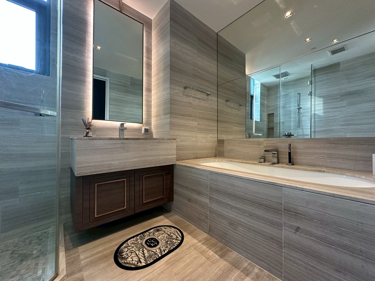 For RentCondoSukhumvit, Asoke, Thonglor : ✨ For Rent: The Diplomat 39 – A luxury condominium in the heart of Sukhumvit 39. Featuring 2 bedrooms, newly renovated, fully furnished, with stunning high-floor city views. located near BTS Phrom Phong, EmQuartier, Emporium, and Benjasiri Park 🌳