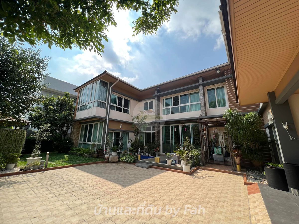 ขายบ้านพัฒนาการ ศรีนครินทร์ : ขายบ้านเดี่ยว 200 ตรว. 5 นอน 5น้ำ ม.เสรีวิลล่า ใกล้สวนหลวงร.9  ทำเลดี สวยใหม่ พร้อมอยู่ 