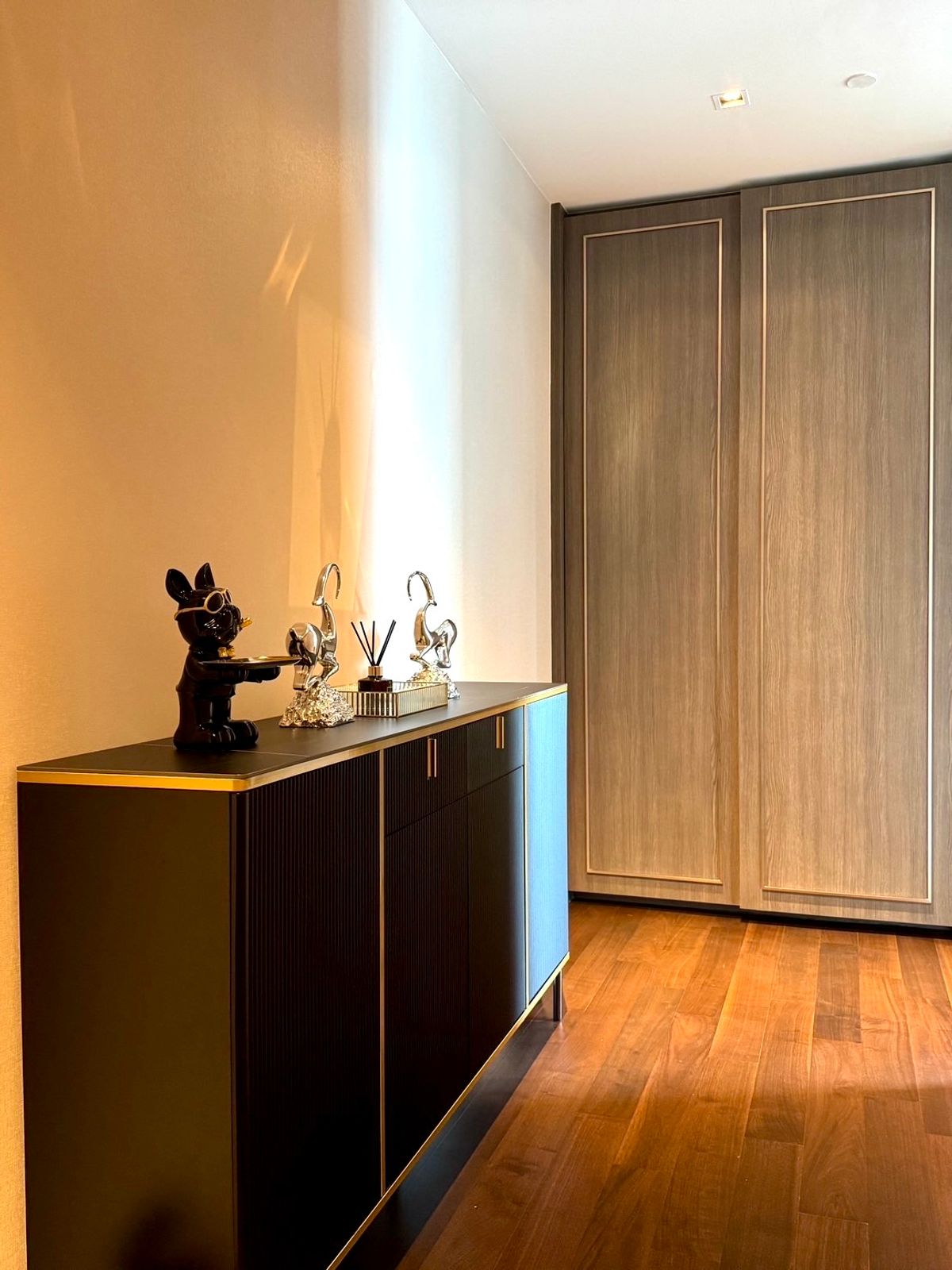 For RentCondoSukhumvit, Asoke, Thonglor : ✨ For Rent: The Diplomat 39 – A luxury condominium in the heart of Sukhumvit 39. Featuring 2 bedrooms, newly renovated, fully furnished, with stunning high-floor city views. located near BTS Phrom Phong, EmQuartier, Emporium, and Benjasiri Park 🌳