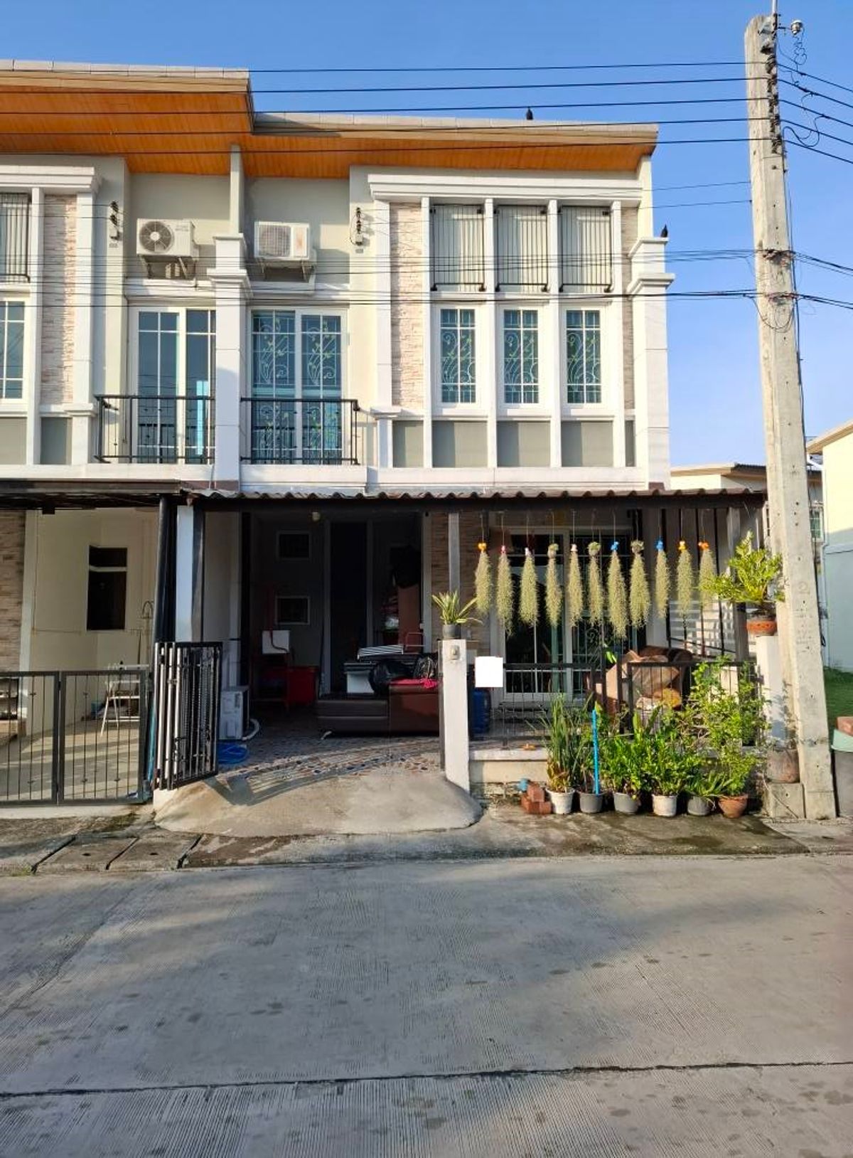 ขายทาวน์โฮมลาดกระบัง สุวรรณภูมิ : หลังมุม 19ตรว 4นนอ2น้ำ ทาวน์โฮม 2 ชั้น Golden Town บางนา สวนหลวง