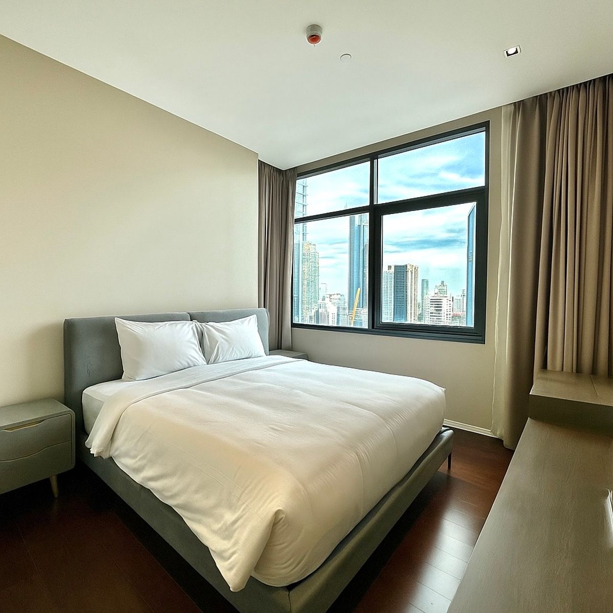 For RentCondoSukhumvit, Asoke, Thonglor : ✨ For Rent: The Diplomat 39 – A luxury condominium in the heart of Sukhumvit 39. Featuring 2 bedrooms, newly renovated, fully furnished, with stunning high-floor city views. located near BTS Phrom Phong, EmQuartier, Emporium, and Benjasiri Park 🌳