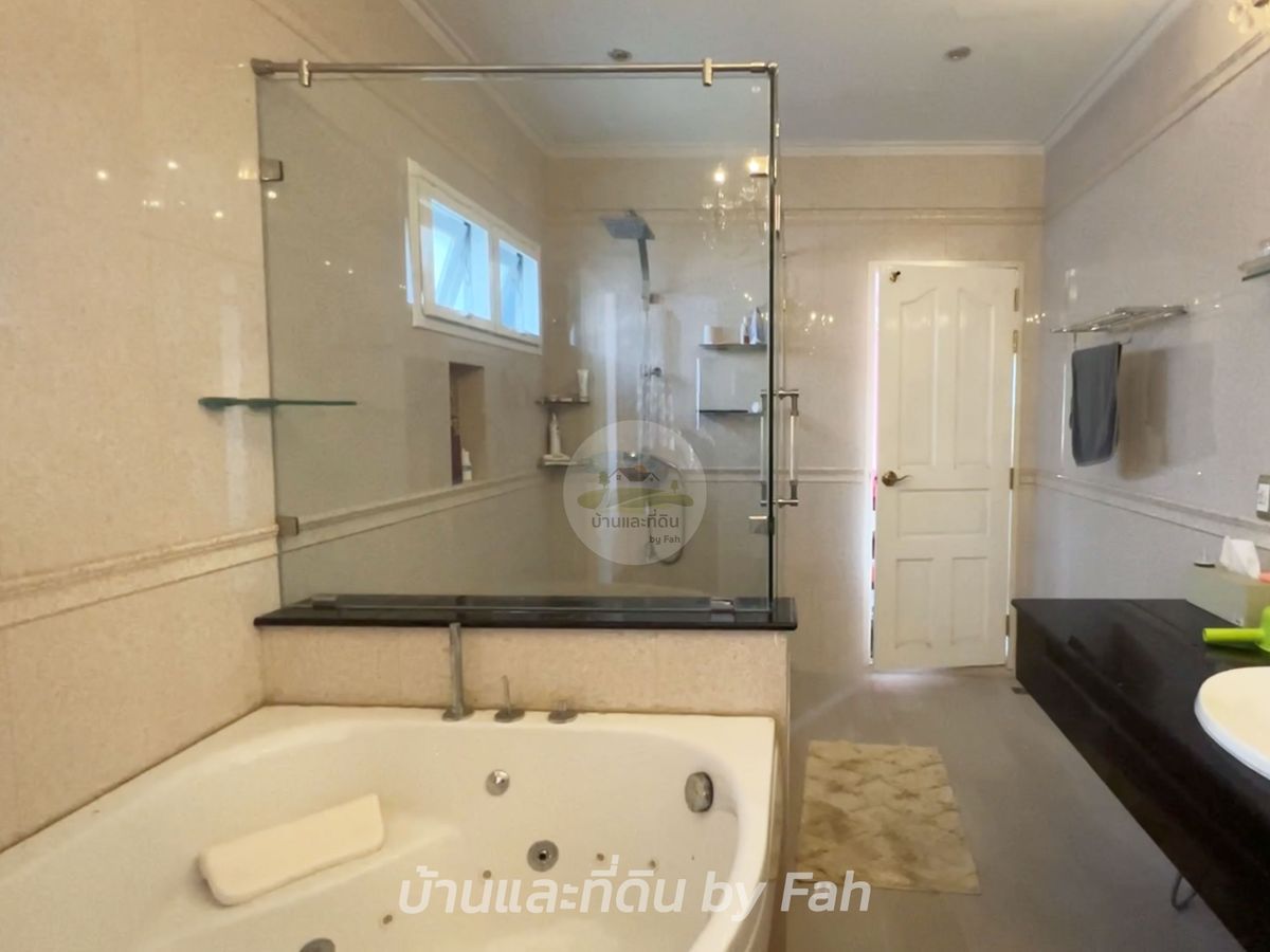 ขายบ้านพัฒนาการ ศรีนครินทร์ : ขายบ้านเดี่ยว 200 ตรว. 5 นอน 5น้ำ ม.เสรีวิลล่า ใกล้สวนหลวงร.9  ทำเลดี สวยใหม่ พร้อมอยู่ 