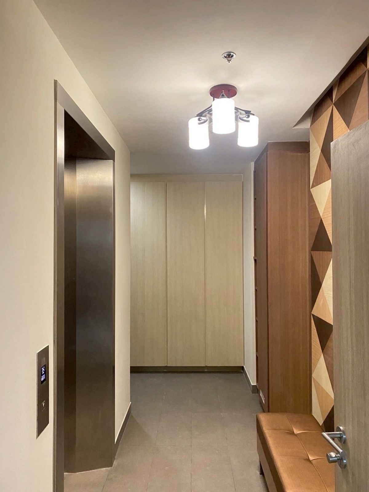 ให้เช่าคอนโดวิทยุ ชิดลม หลังสวน : For Rent : Noble Ploenchit
BTS Ploenchit 
( 81.88 Sqm , 11th Floor )