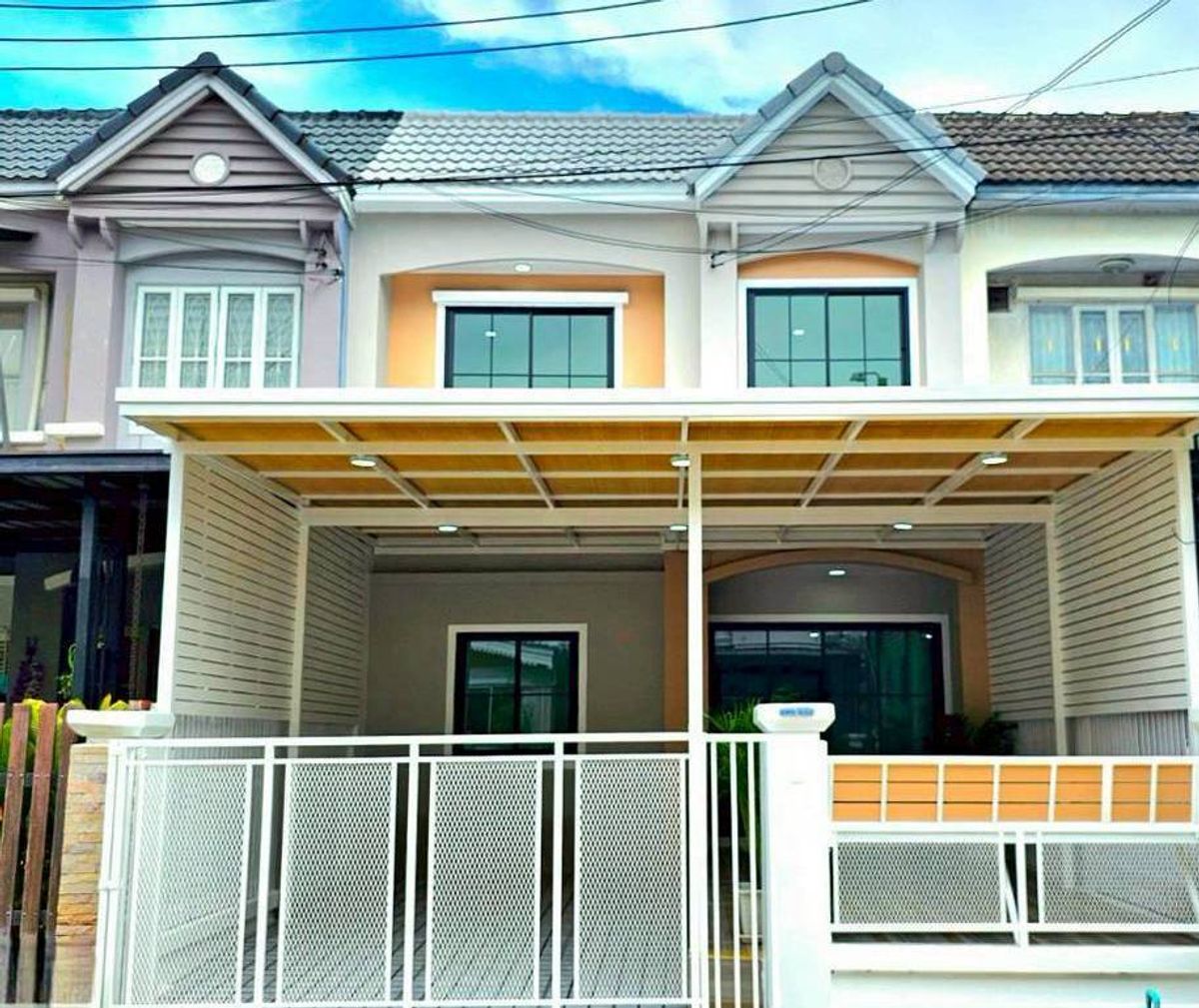 ขายทาวน์โฮมนนทบุรี บางใหญ่ บางบัวทอง : สวยกว่านี้ไม่มีอีกแล้ว หมู่บ้านบุศรินทร์ ถนนบ้านกล้วย-ไทรน้อย ทาวน์โฮมส์ 4 ห้องนอน แถมเฟอร์ 2.19 ลบ ฟรีโอน 