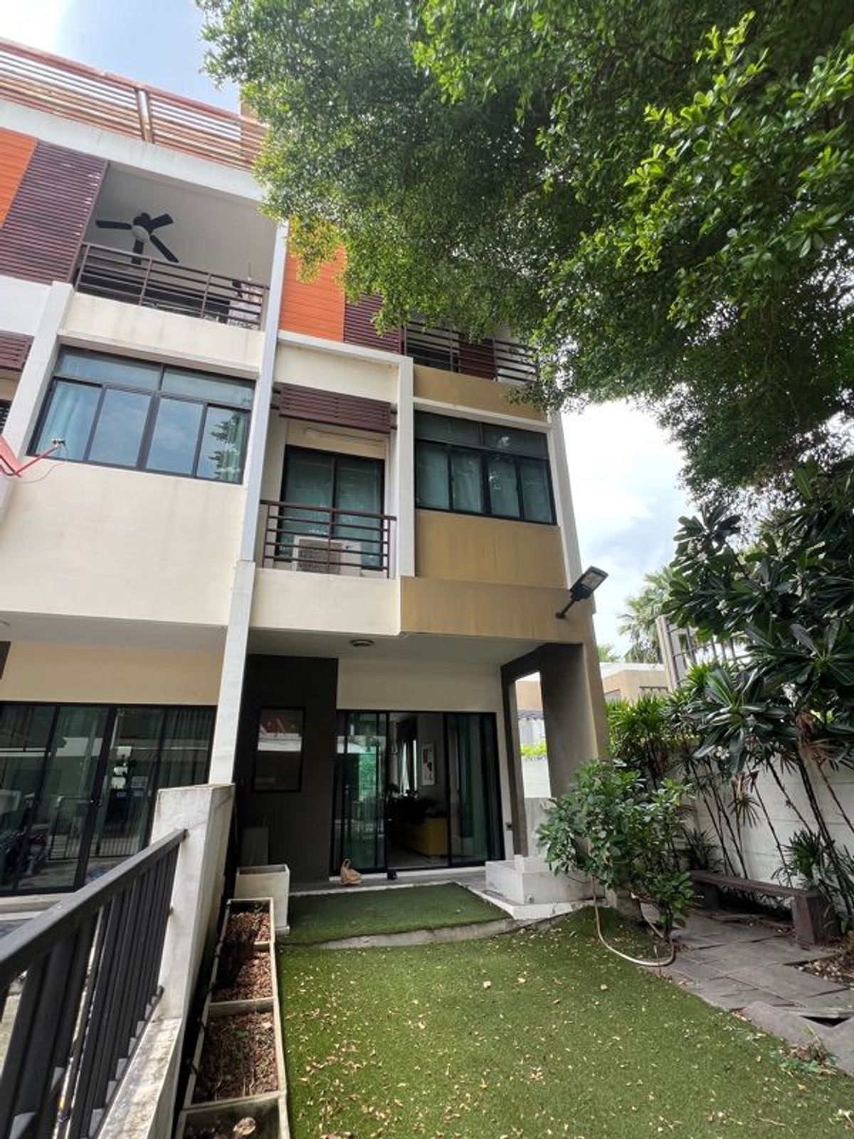 ขายทาวน์โฮมท่าพระ ตลาดพลู วุฒากาศ : หลังมุม 31.4ตรว 3นนอ3น้ำ ทาวน์โฮม 3 ชั้น ซิกเนเจอร์ กัลปพฤกษ์