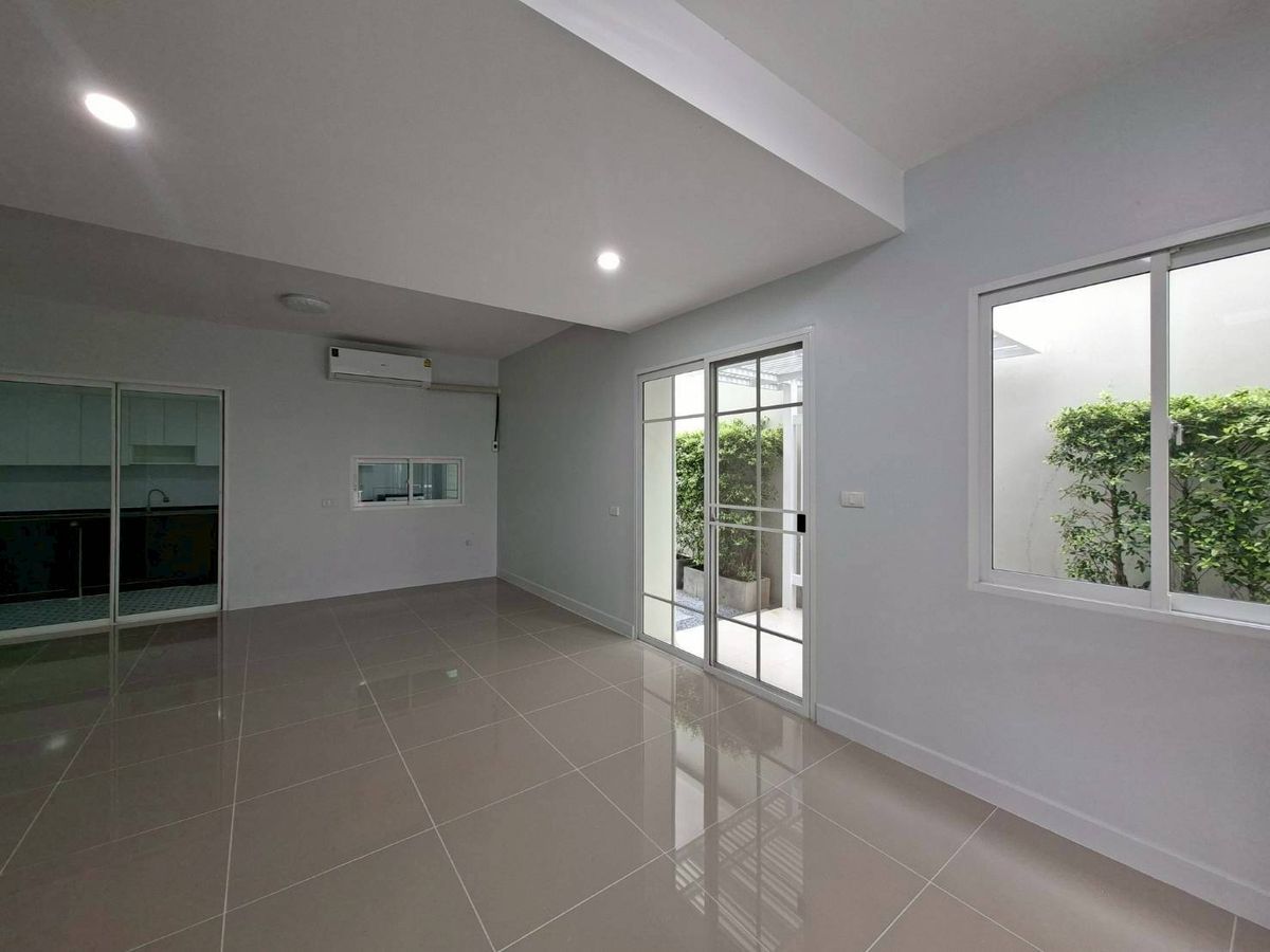 For RentSamut Prakan,Samrong : Twin house for the Village, The Village Exclusive Bang Na Km. 10, ready (N.1745)
