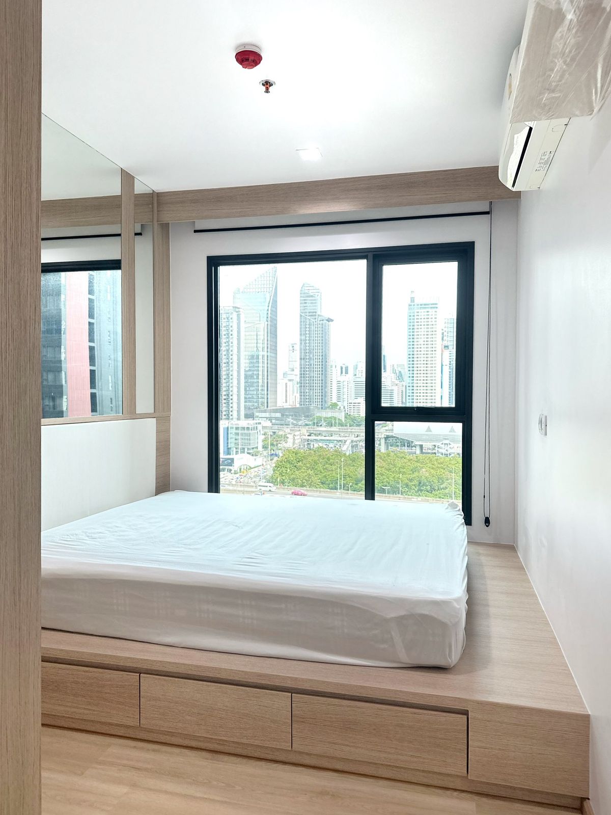 ให้เช่าคอนโดพระราม 9 เพชรบุรีตัดใหม่ RCA : Life Asoke-Rama 9 / 2 Bedrooms (FOR RENT), ไลฟ์ อโศก - พระราม 9 / 2 ห้องนอน (ให้เช่า) F338