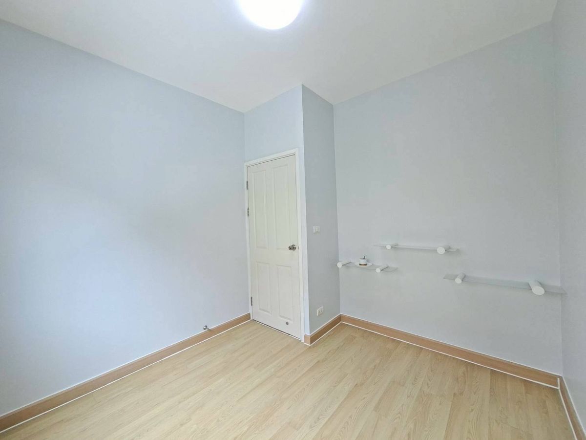 For RentSamut Prakan,Samrong : Twin house for the Village, The Village Exclusive Bang Na Km. 10, ready (N.1745)