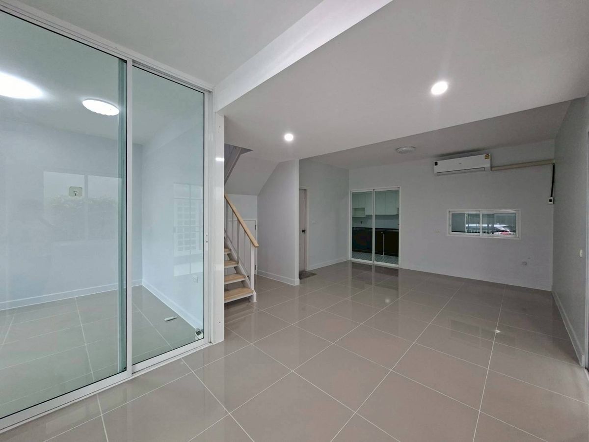 For RentSamut Prakan,Samrong : Twin house for the Village, The Village Exclusive Bang Na Km. 10, ready (N.1745)