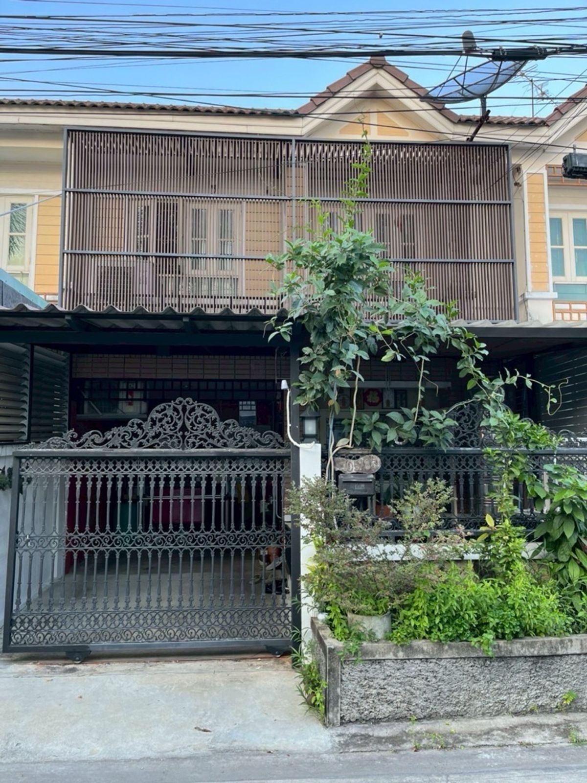 ขายทาวน์โฮมพระราม 2 บางขุนเทียน : ขายทาวน์เฮ้าส์ 2 ชั้น 21 ตรว. 3 ห้องนอน 2 ห้องน้ำ ราคาดี