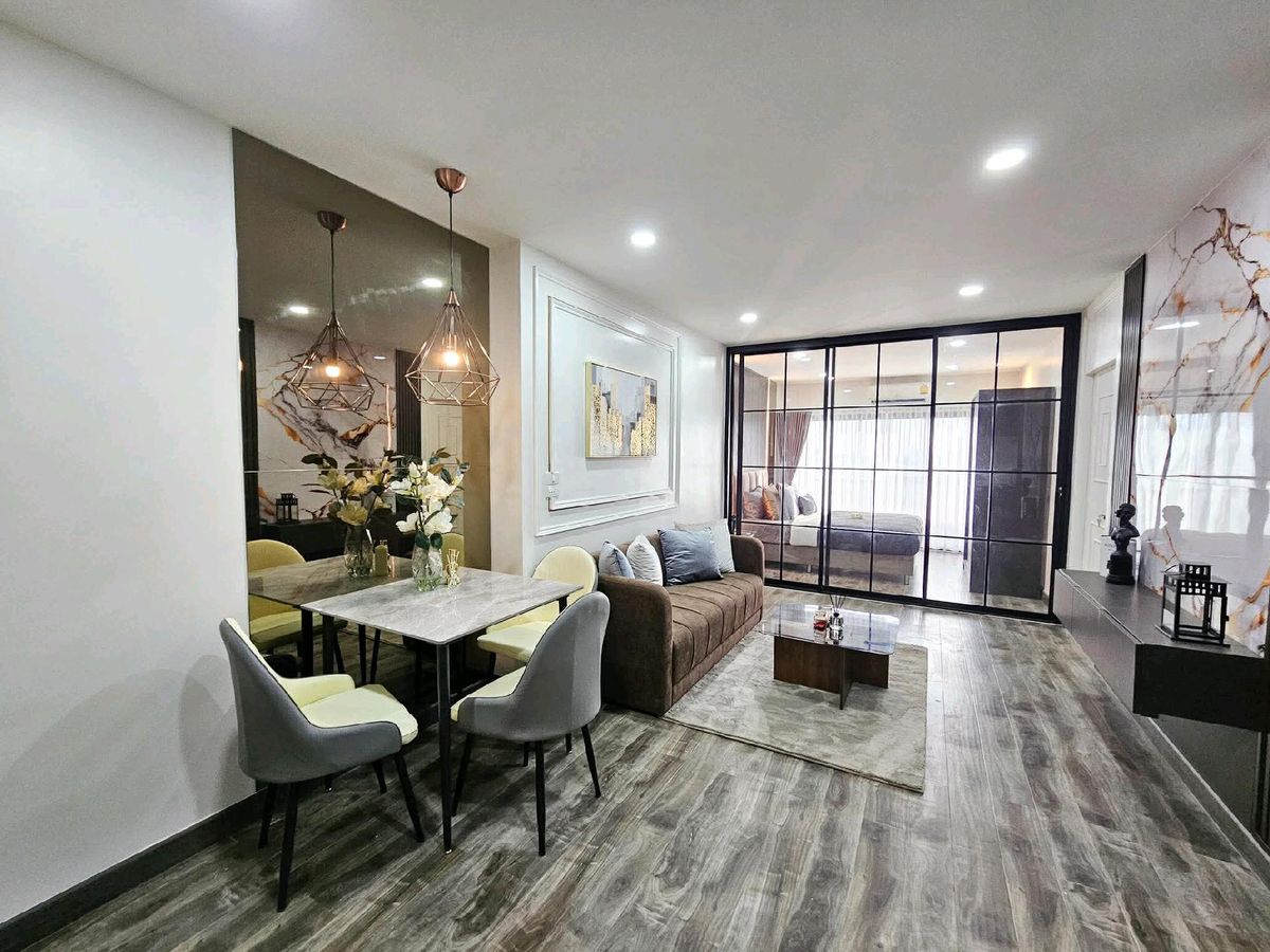 ขายคอนโดพัฒนาการ ศรีนครินทร์ : ขายคอนโด 2 ห้องนอนเดอะทรีโอการ์เด้น ขนาด 64 ตารางเมตร ใกล้รถไฟฟ้าเดินเพียง 2 นาที