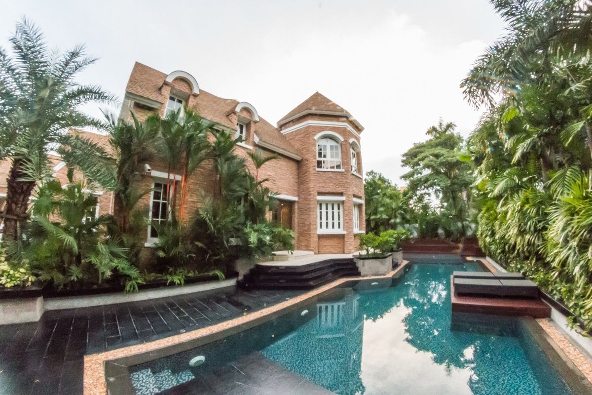ขายอ่อนนุช อุดมสุข : 💎💎ขายคฤหาสน์หรูย่านสุขุมวิท / Luxury pool villa for sale in Sukhumvit💎💎