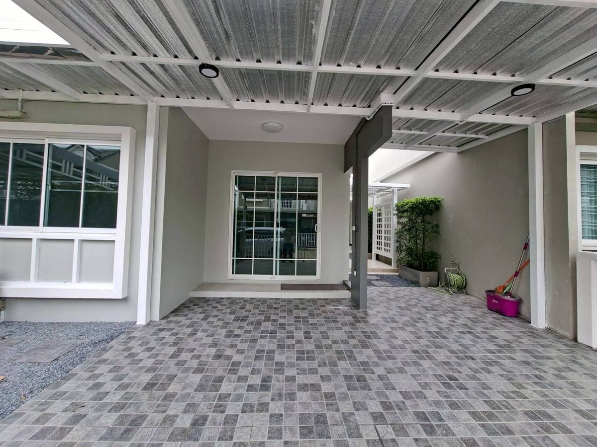 For RentSamut Prakan,Samrong : Twin house for the Village, The Village Exclusive Bang Na Km. 10, ready (N.1745)