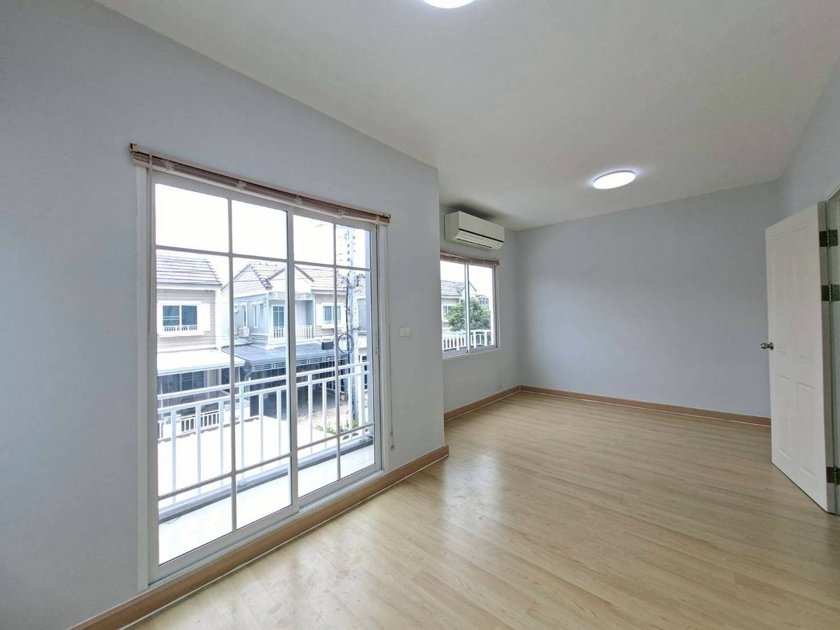 For RentSamut Prakan,Samrong : Twin house for the Village, The Village Exclusive Bang Na Km. 10, ready (N.1745)