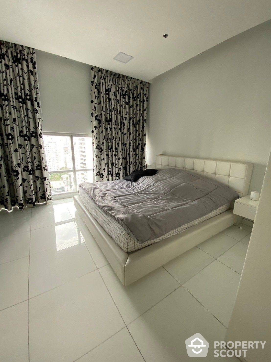 For RentCondoNana, North Nana,Sukhumvit13, Soi Nana : 2-BR Condo at The Trendy Condominium near BTS Nana