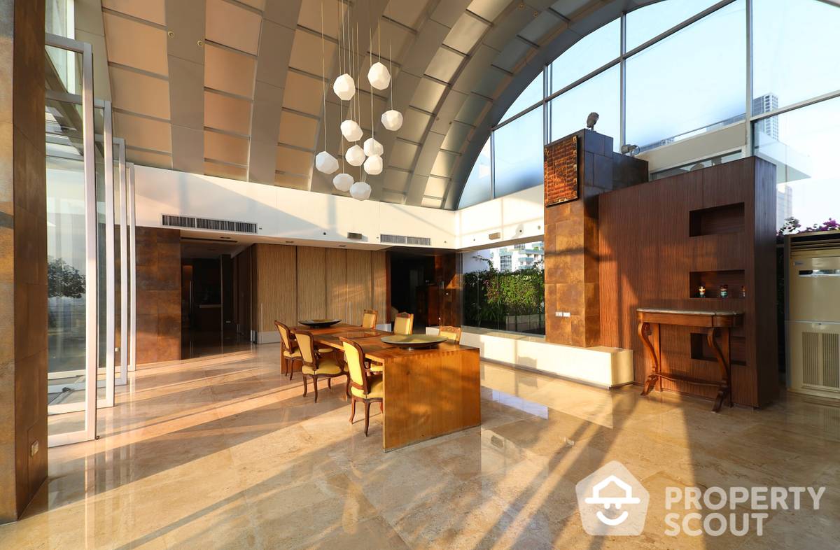For SaleCondoSukhumvit, Asoke, Thonglor : 4-BR Condo at The Master Centrium Asoke-Sukhumvit near MRT Sukhumvit