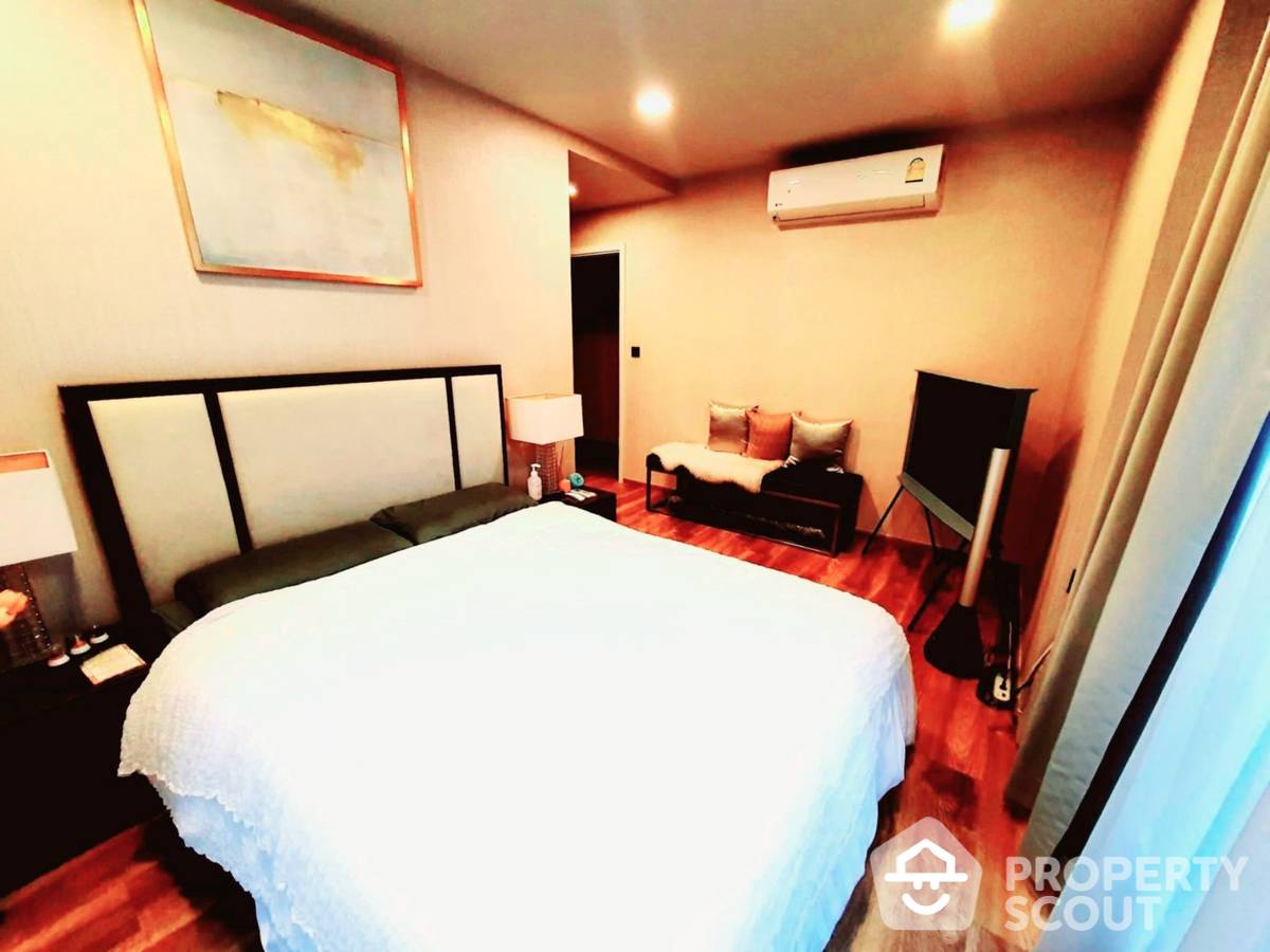 For SaleCondoSathorn, Narathiwat : 2-BR Condo at Maestro 01 Sathorn - Yenakat near MRT Khlong Toei