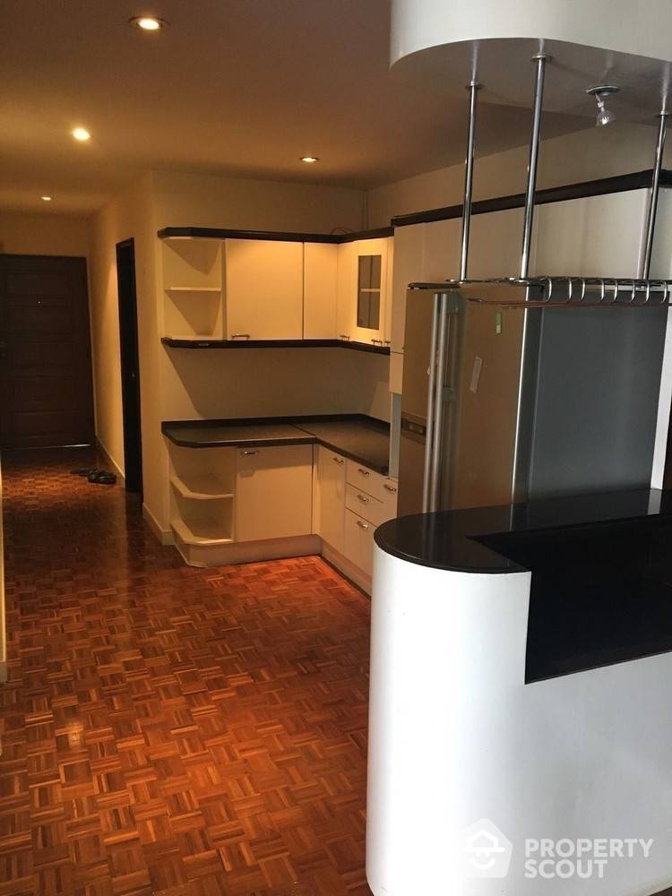 For SaleCondoNana, North Nana,Sukhumvit13, Soi Nana : 2-BR Condo at Sukhumvit Suite near BTS Nana
